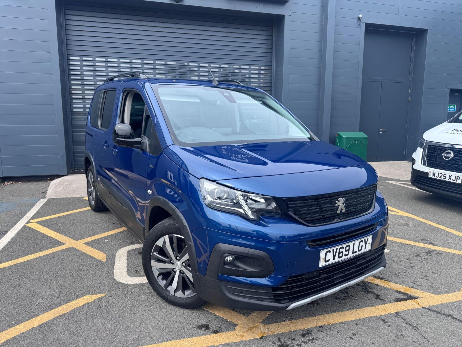 Main listing image - Peugeot Rifter