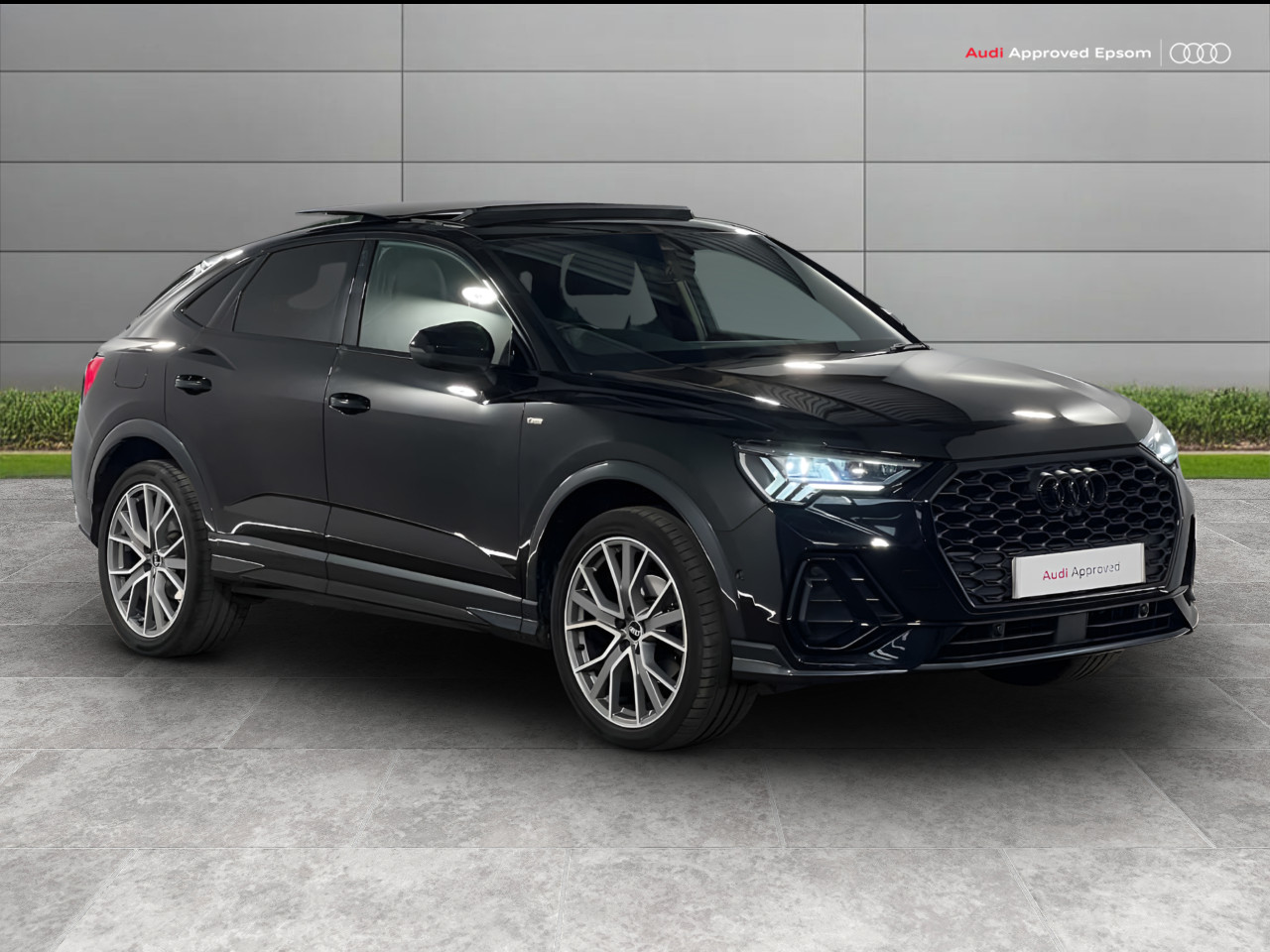 Main listing image - Audi Q3