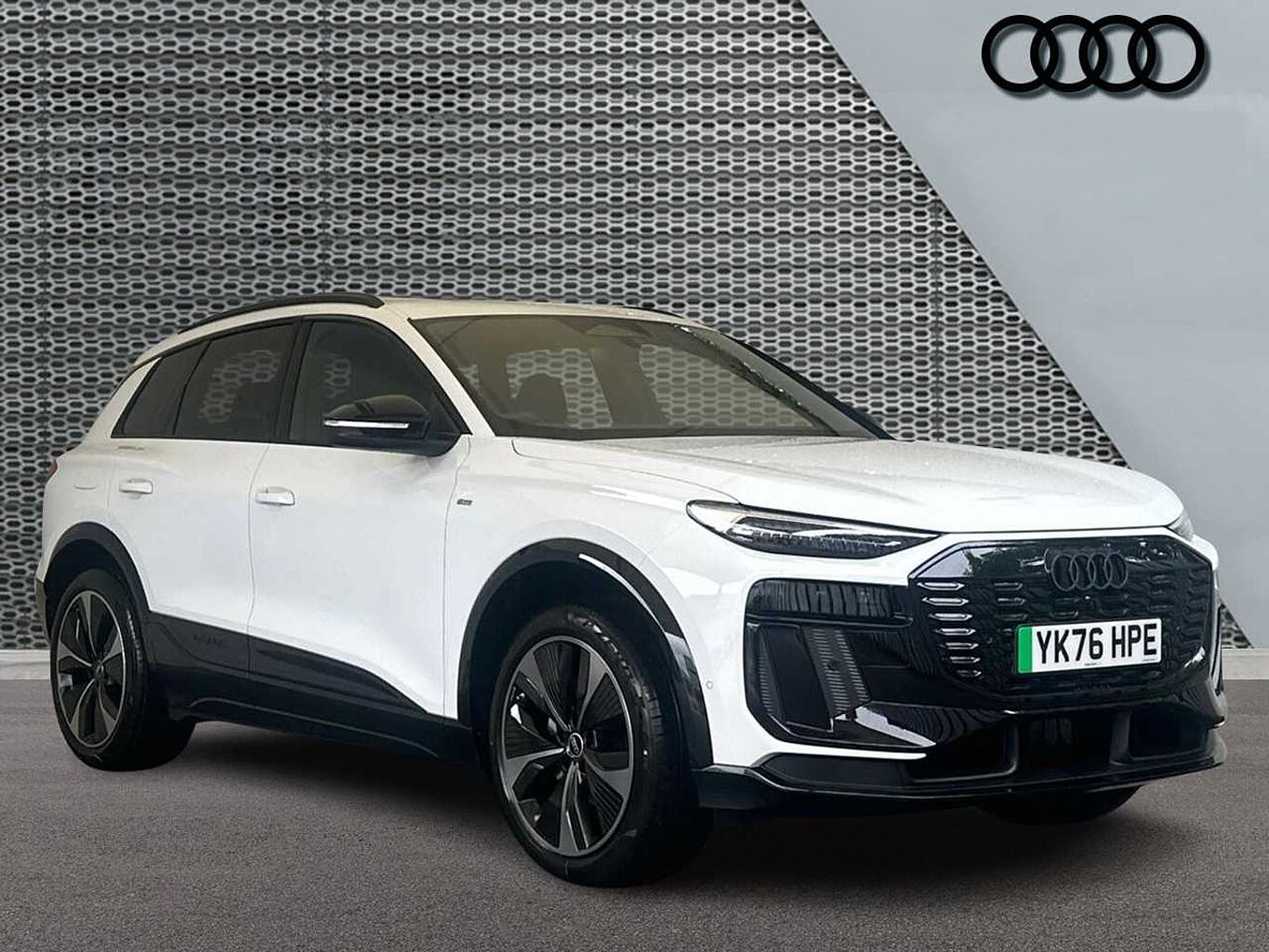 Main listing image - Audi Q6