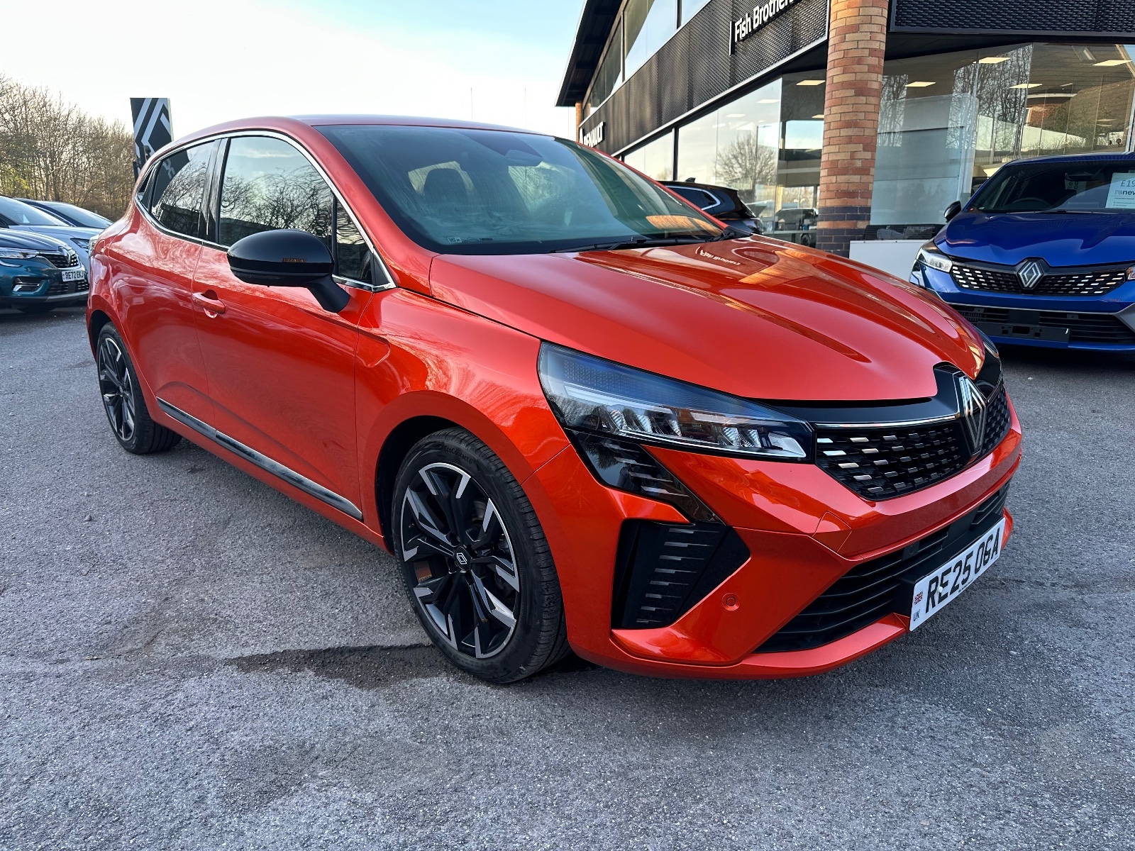 Main listing image - Renault Clio