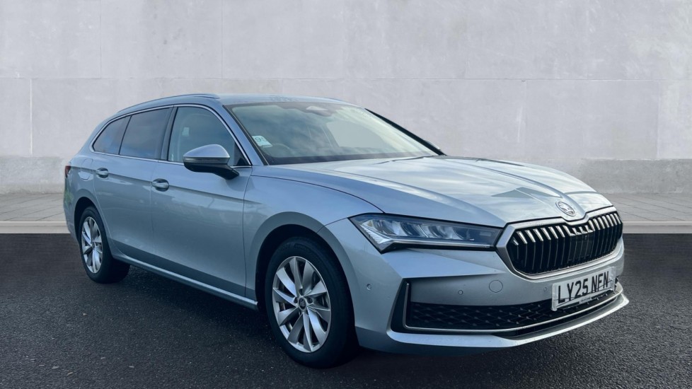 Main listing image - Skoda Superb Estate