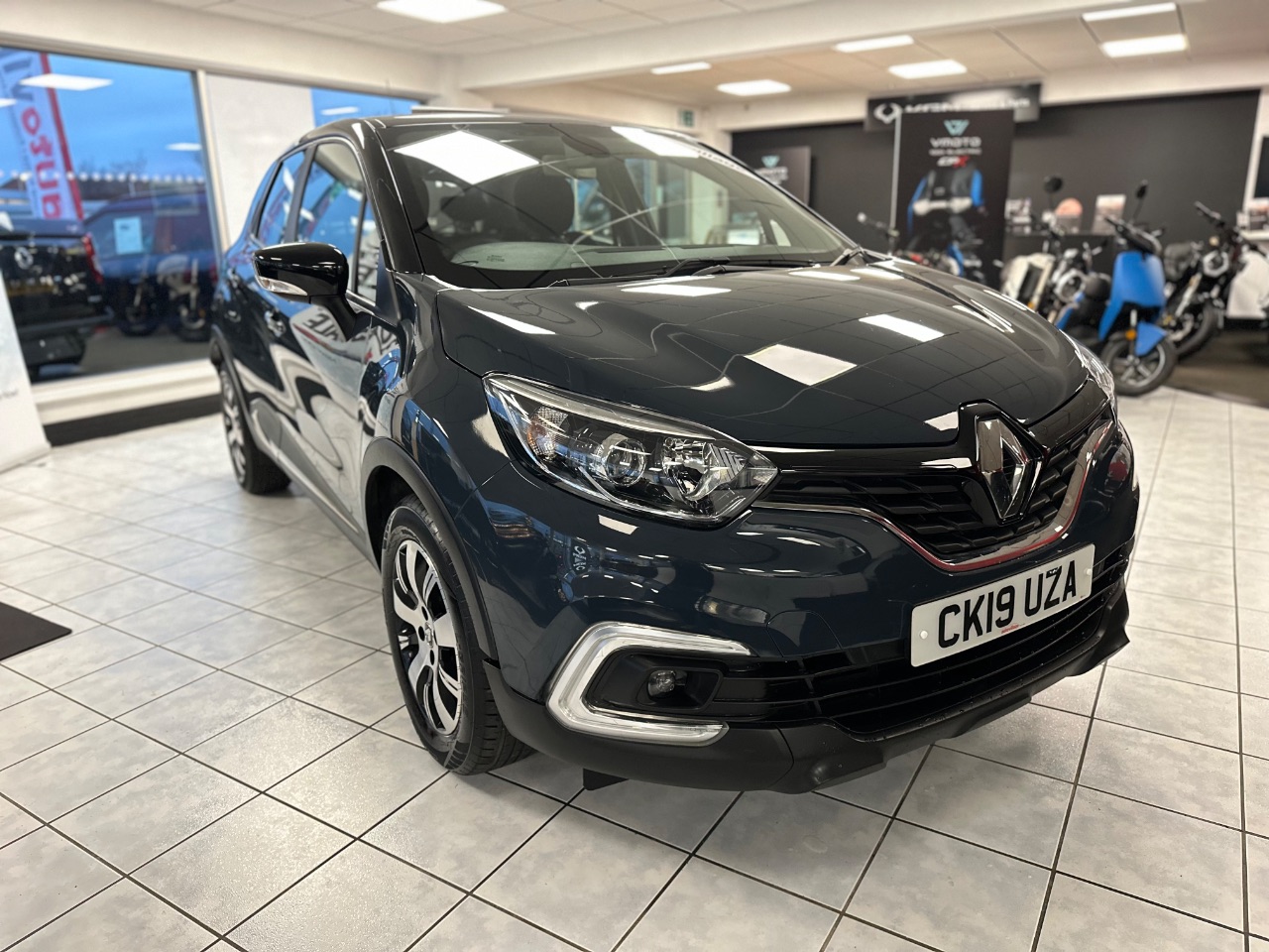 Main listing image - Renault Captur