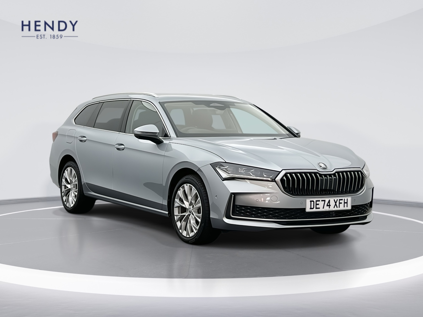 Main listing image - Skoda Superb Estate