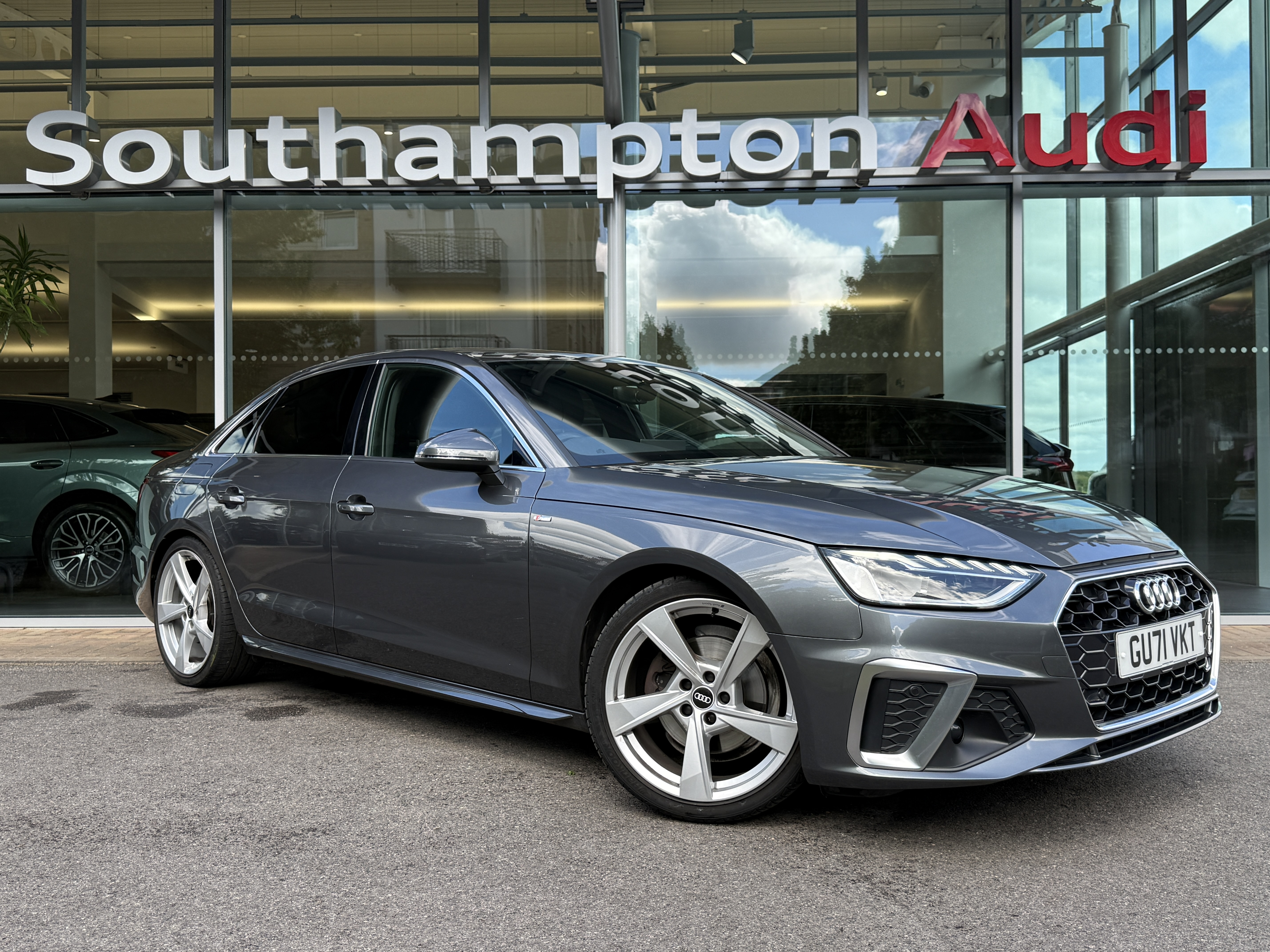 Main listing image - Audi A4
