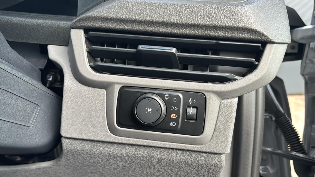 Main listing image - Volkswagen Transporter