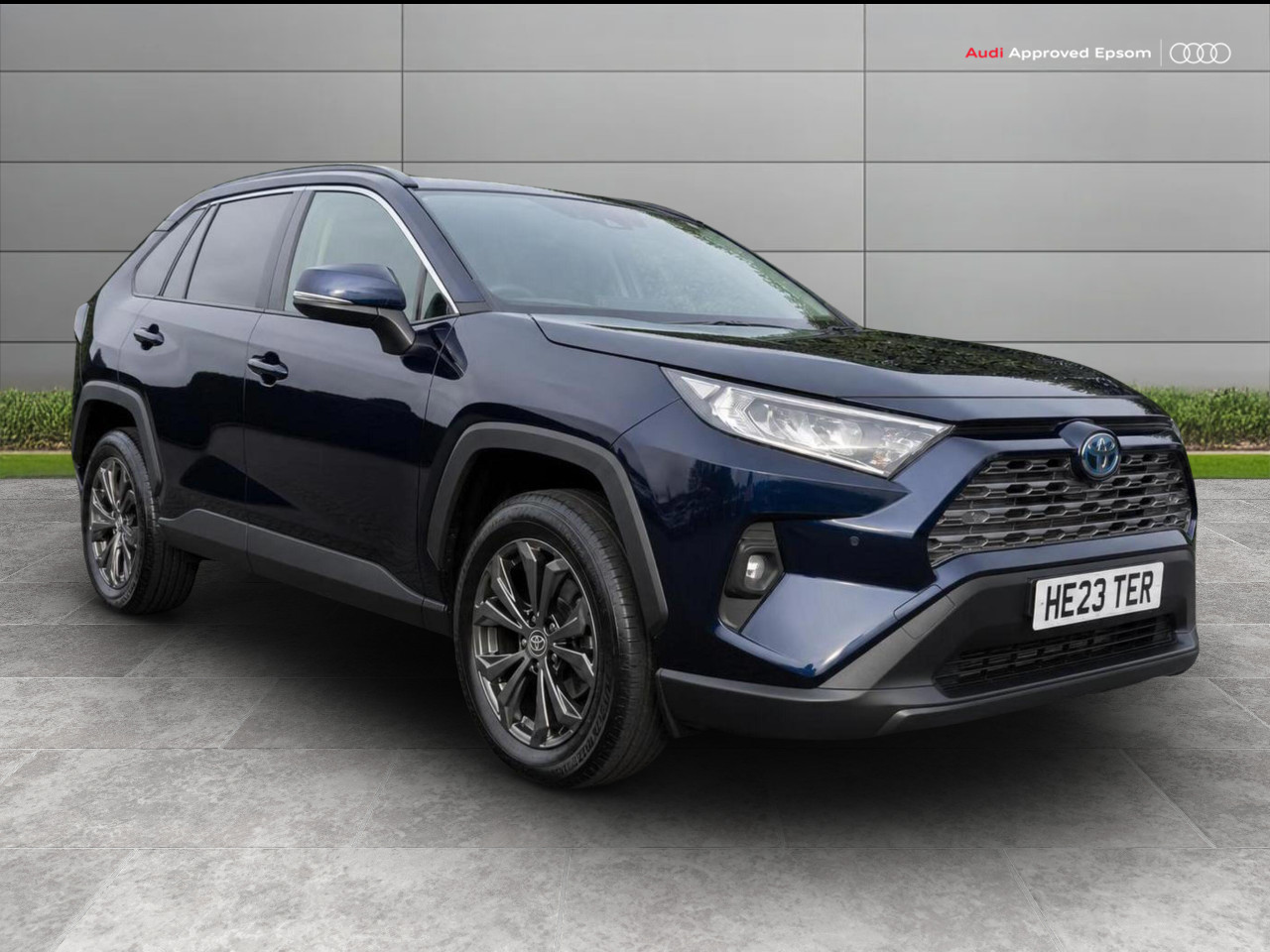 Main listing image - Toyota RAV4