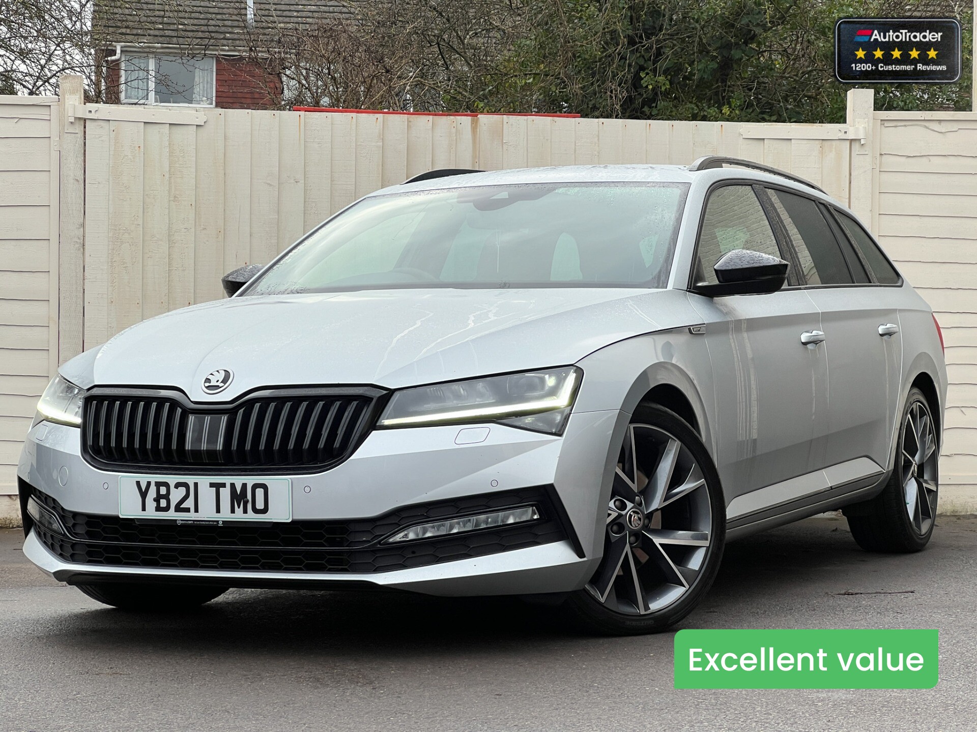 Main listing image - Skoda Superb Estate