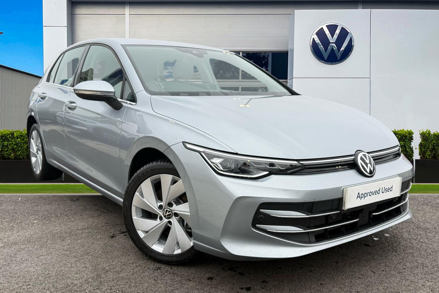 Main listing image - Volkswagen Golf