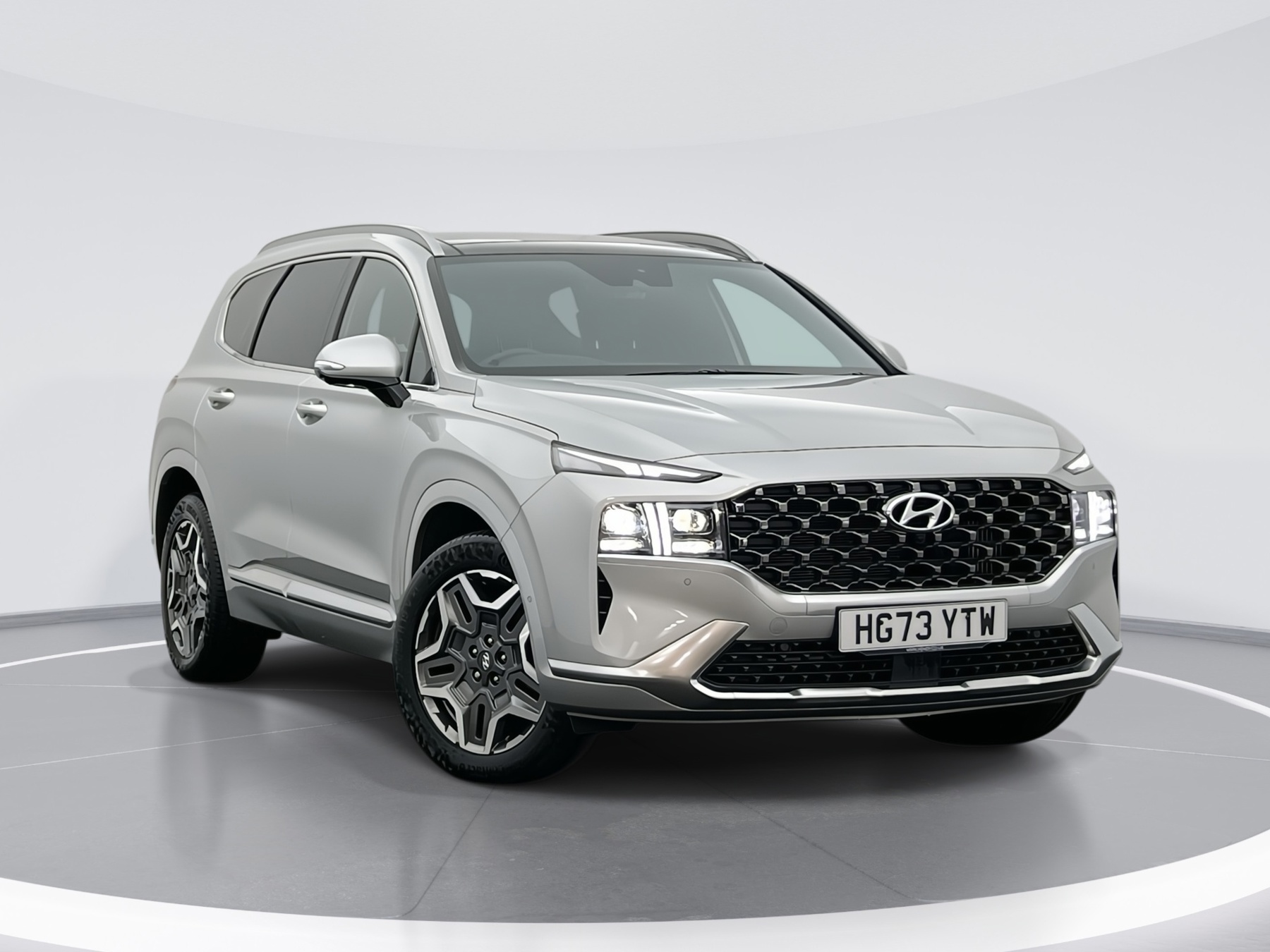 Main listing image - Hyundai Santa Fe