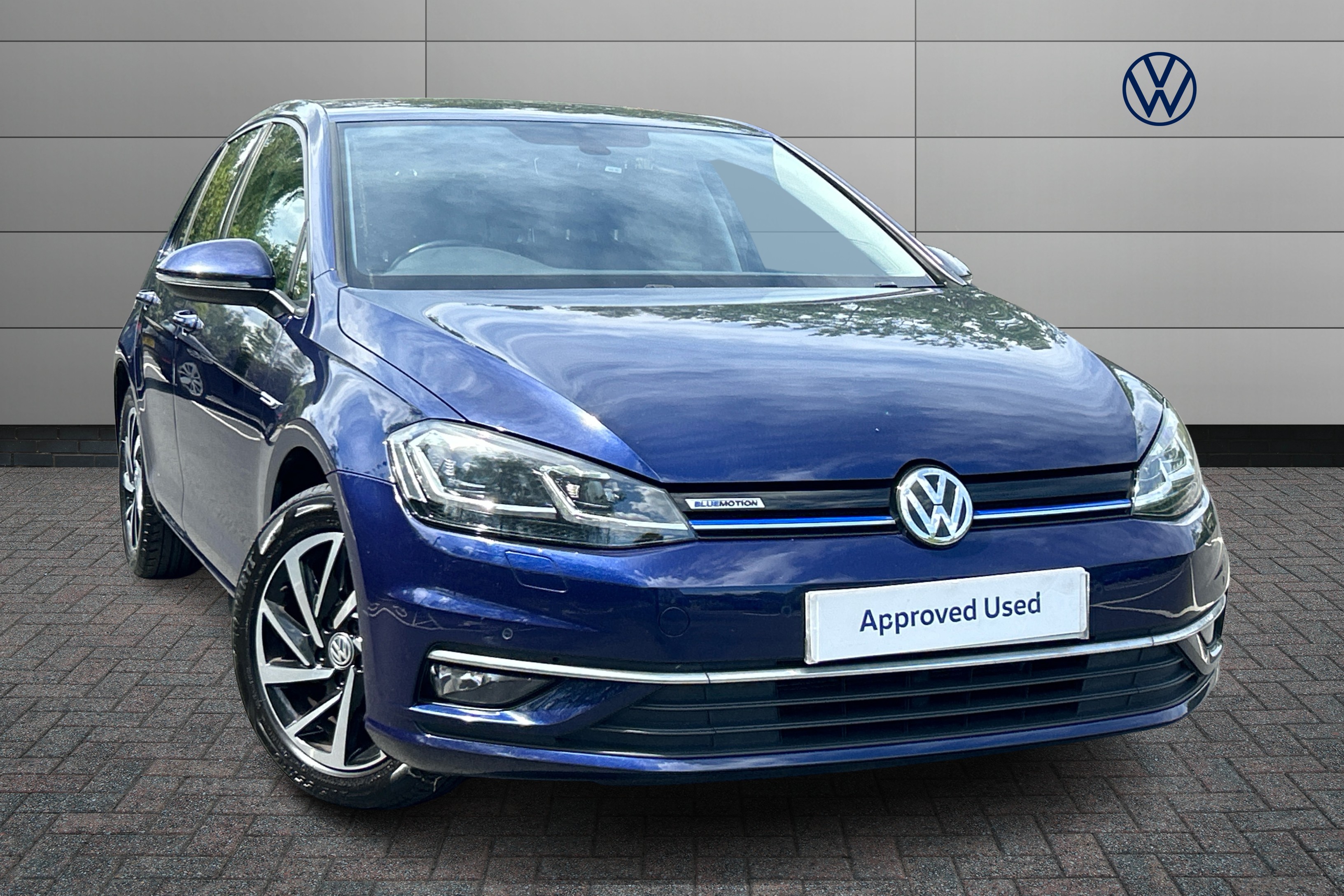 Main listing image - Volkswagen Golf