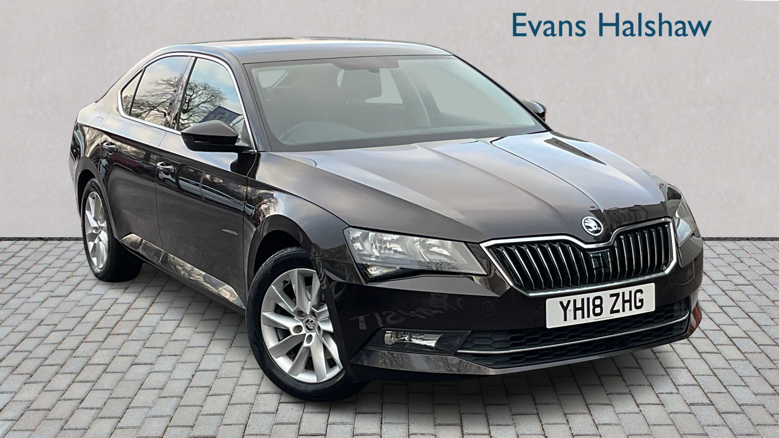 Main listing image - Skoda Superb