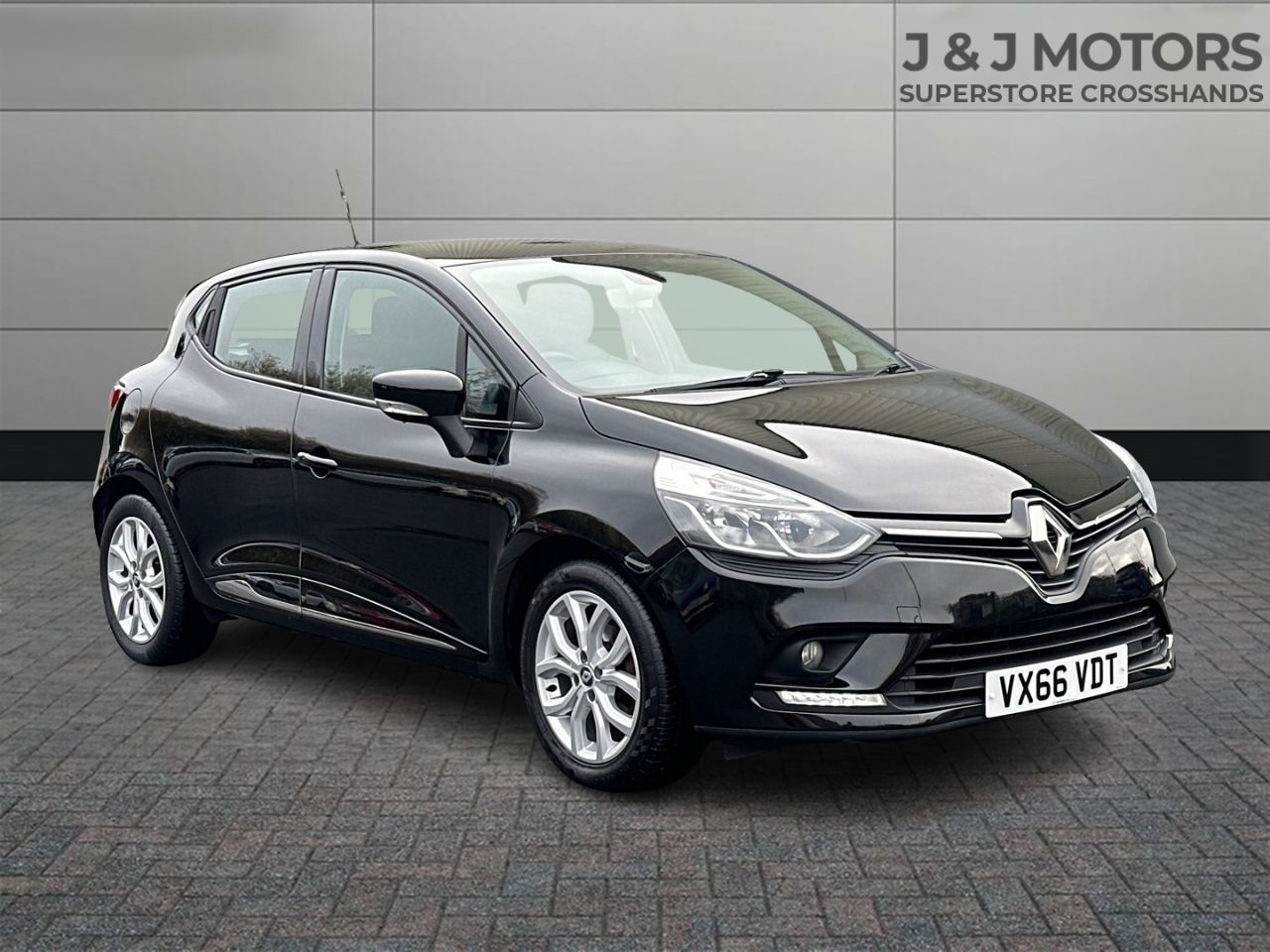 Main listing image - Renault Clio