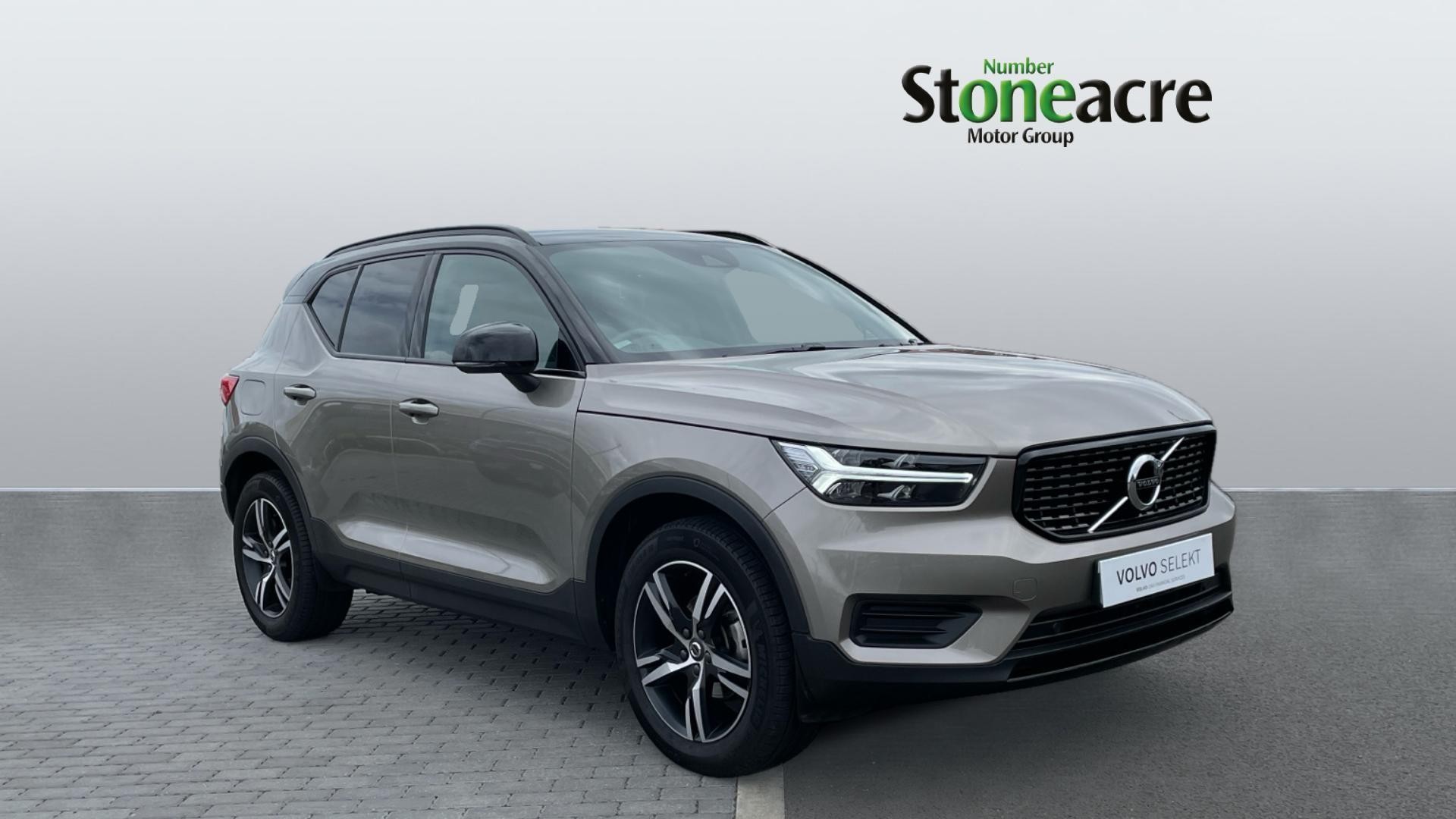 Main listing image - Volvo XC40