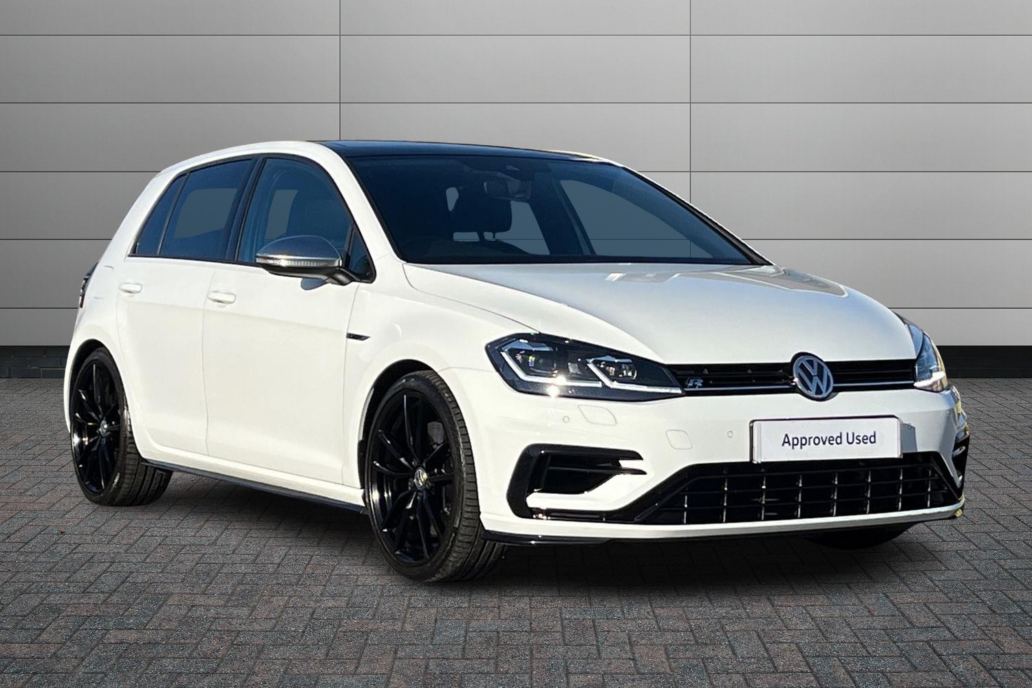 Main listing image - Volkswagen Golf R