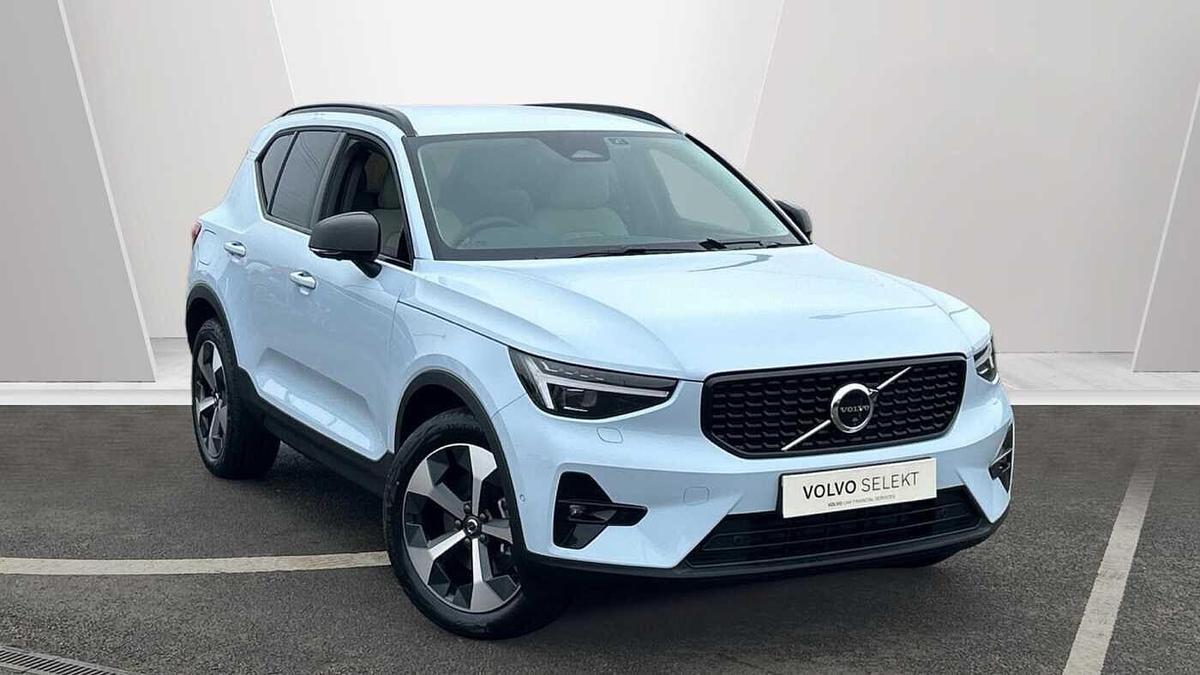 Main listing image - Volvo XC40