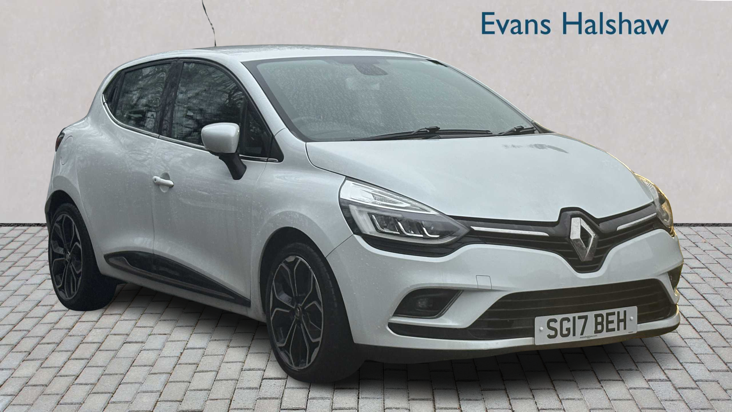 Main listing image - Renault Clio