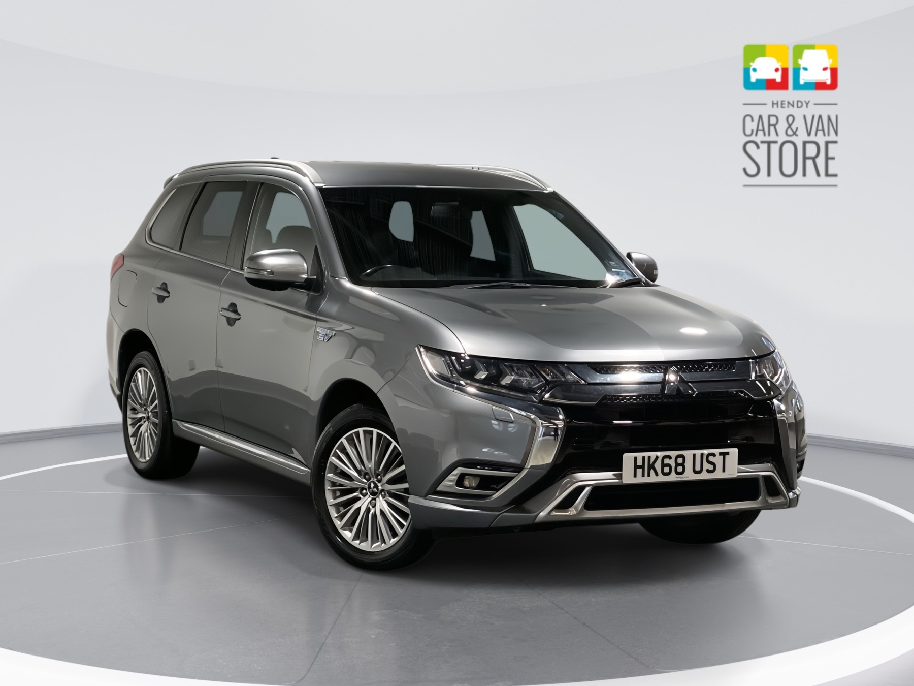 Main listing image - Mitsubishi Outlander