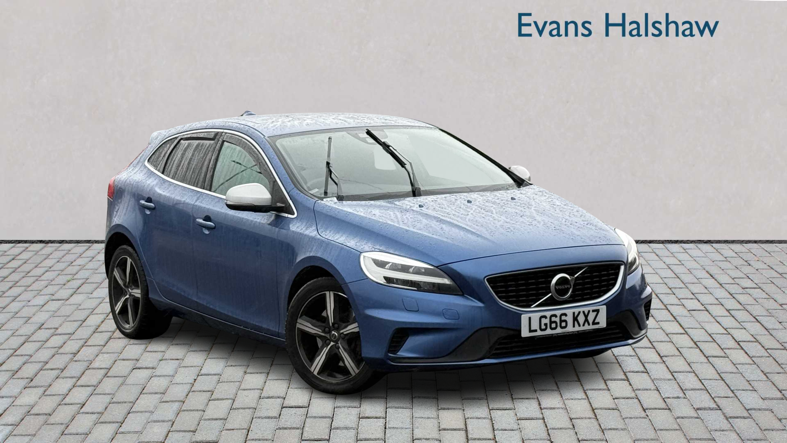 Main listing image - Volvo V40