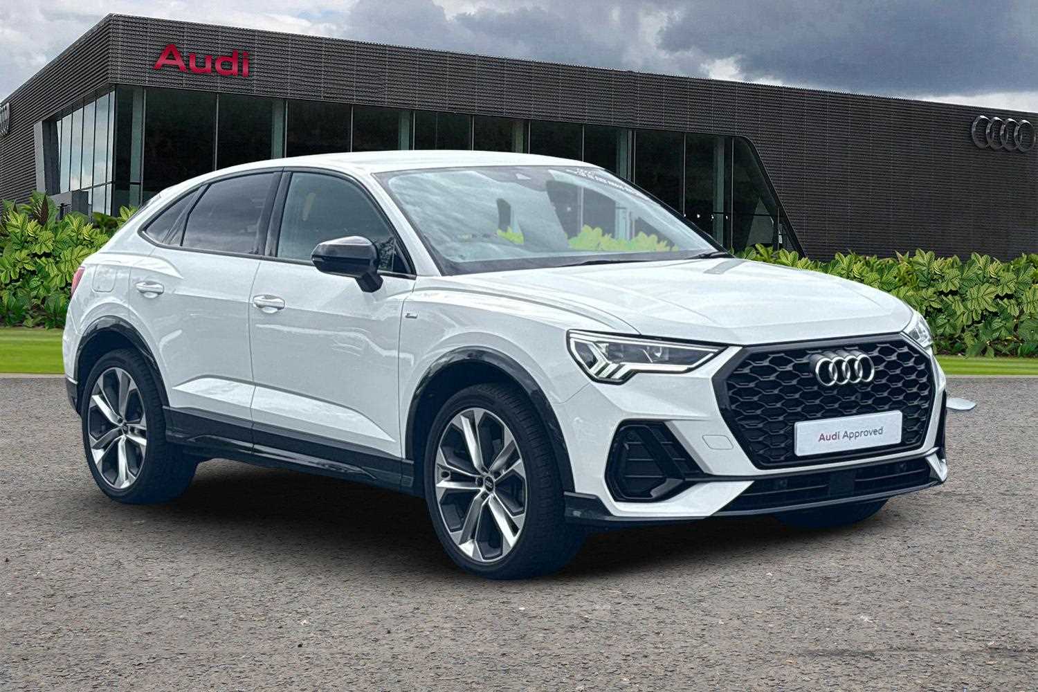 Main listing image - Audi Q3