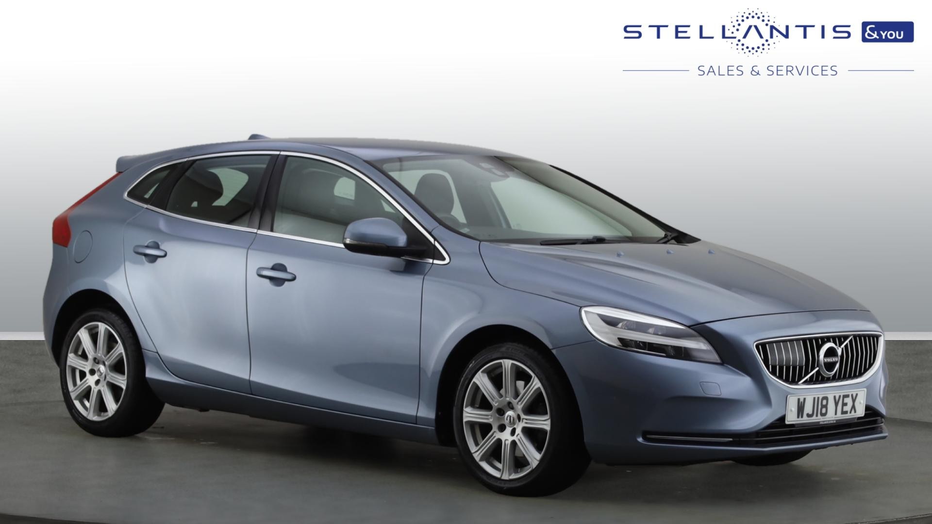 Main listing image - Volvo V40