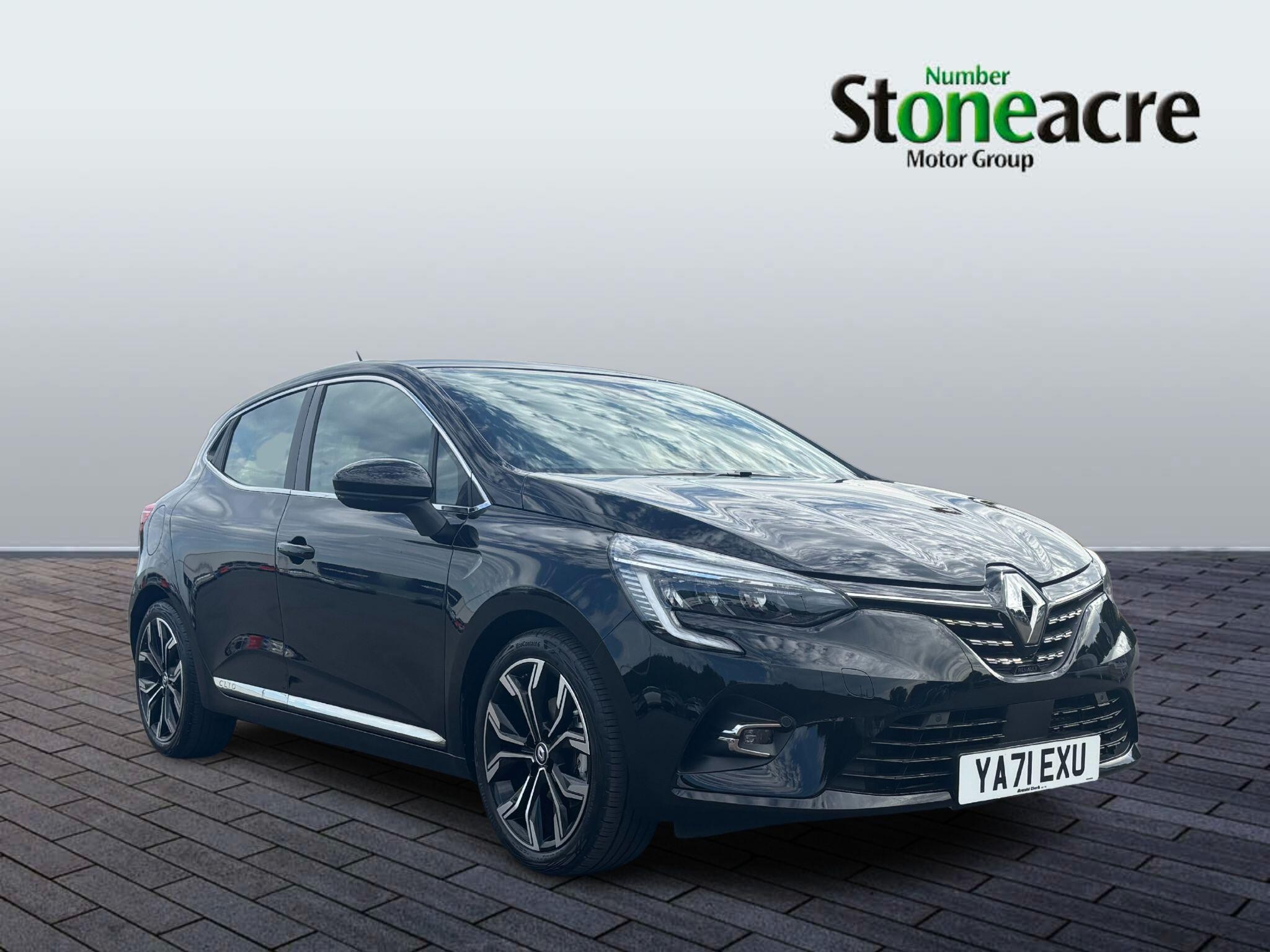 Main listing image - Renault Clio