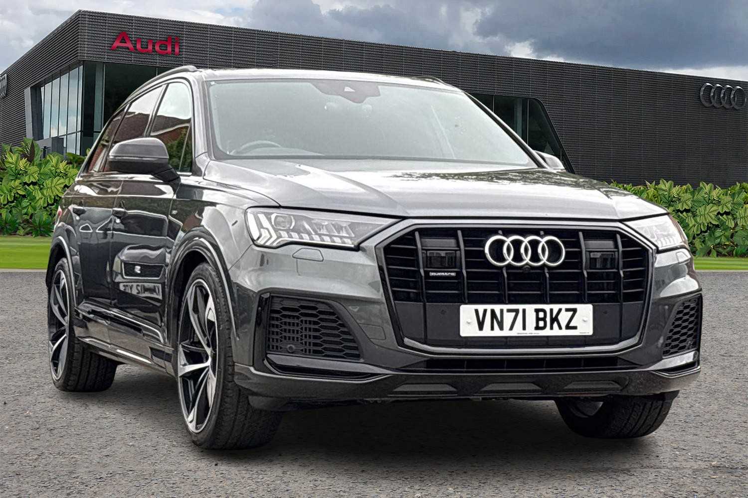 Main listing image - Audi Q7