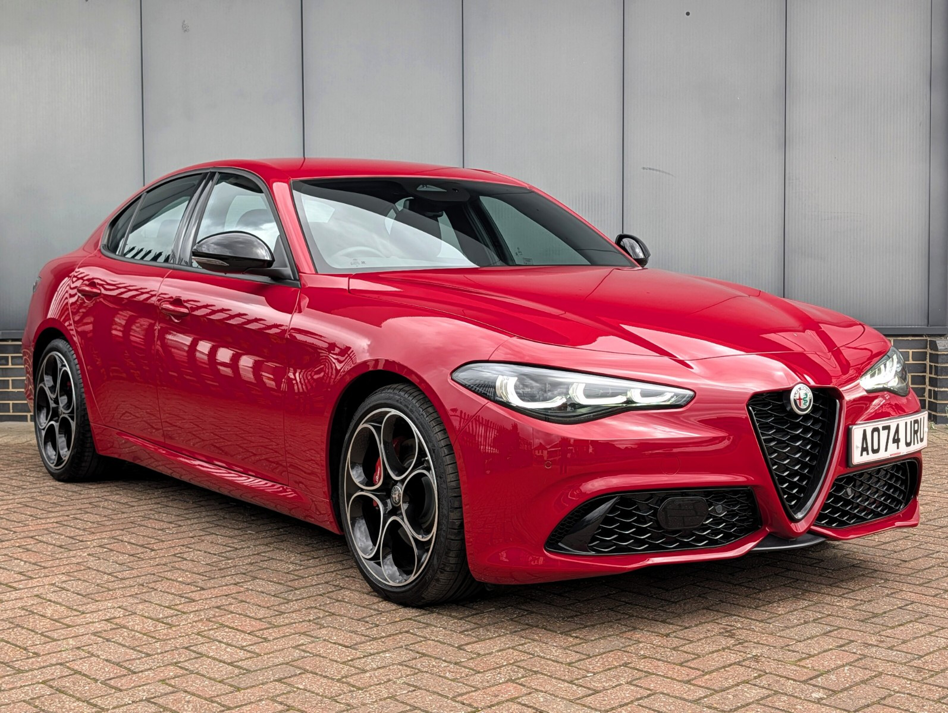 Main listing image - Alfa Romeo Giulia