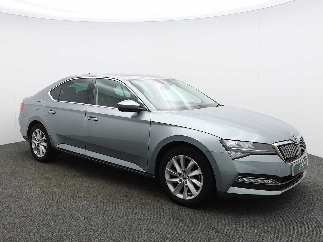 Main listing image - Skoda Superb