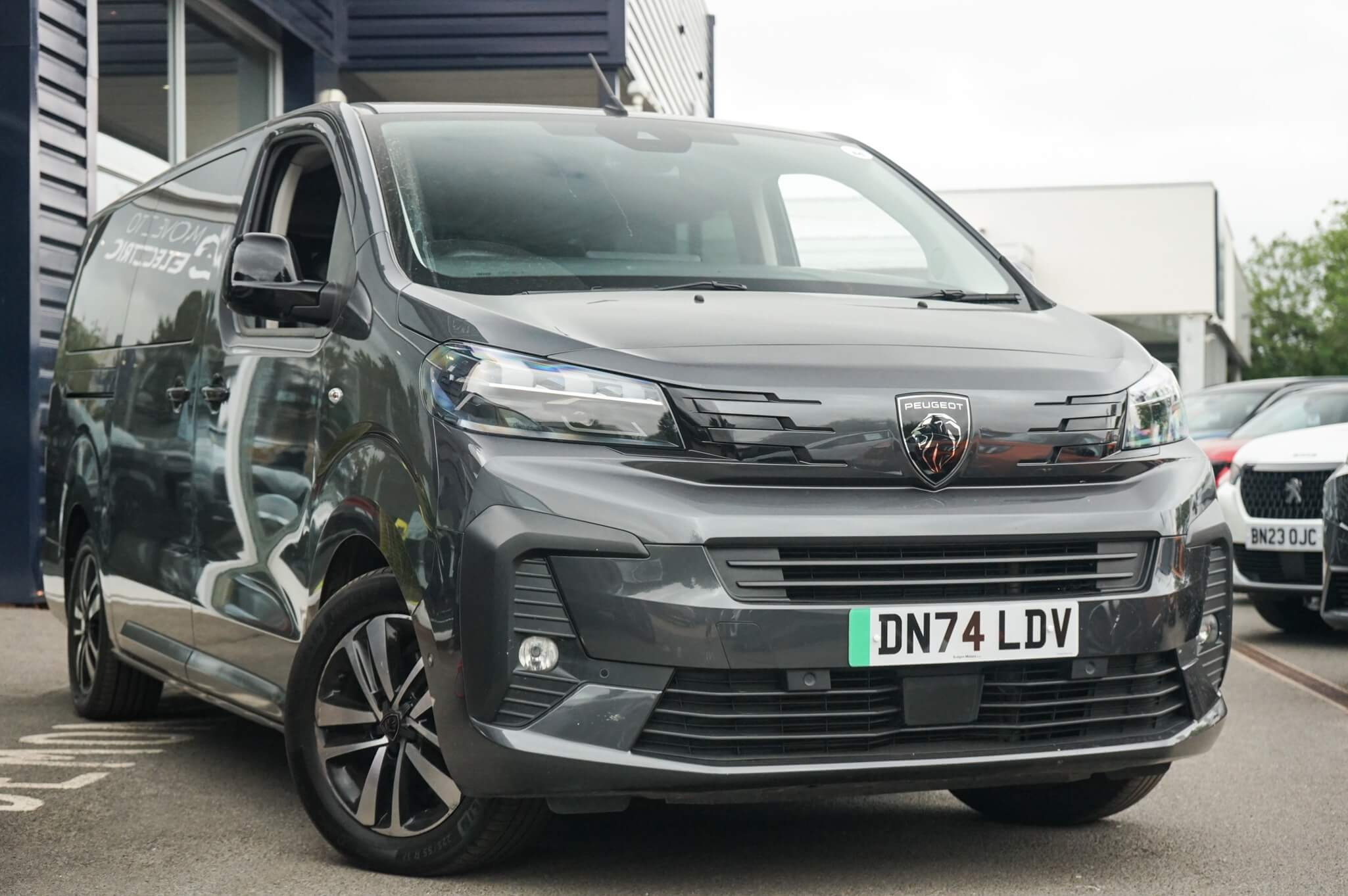 Main listing image - Peugeot Traveller