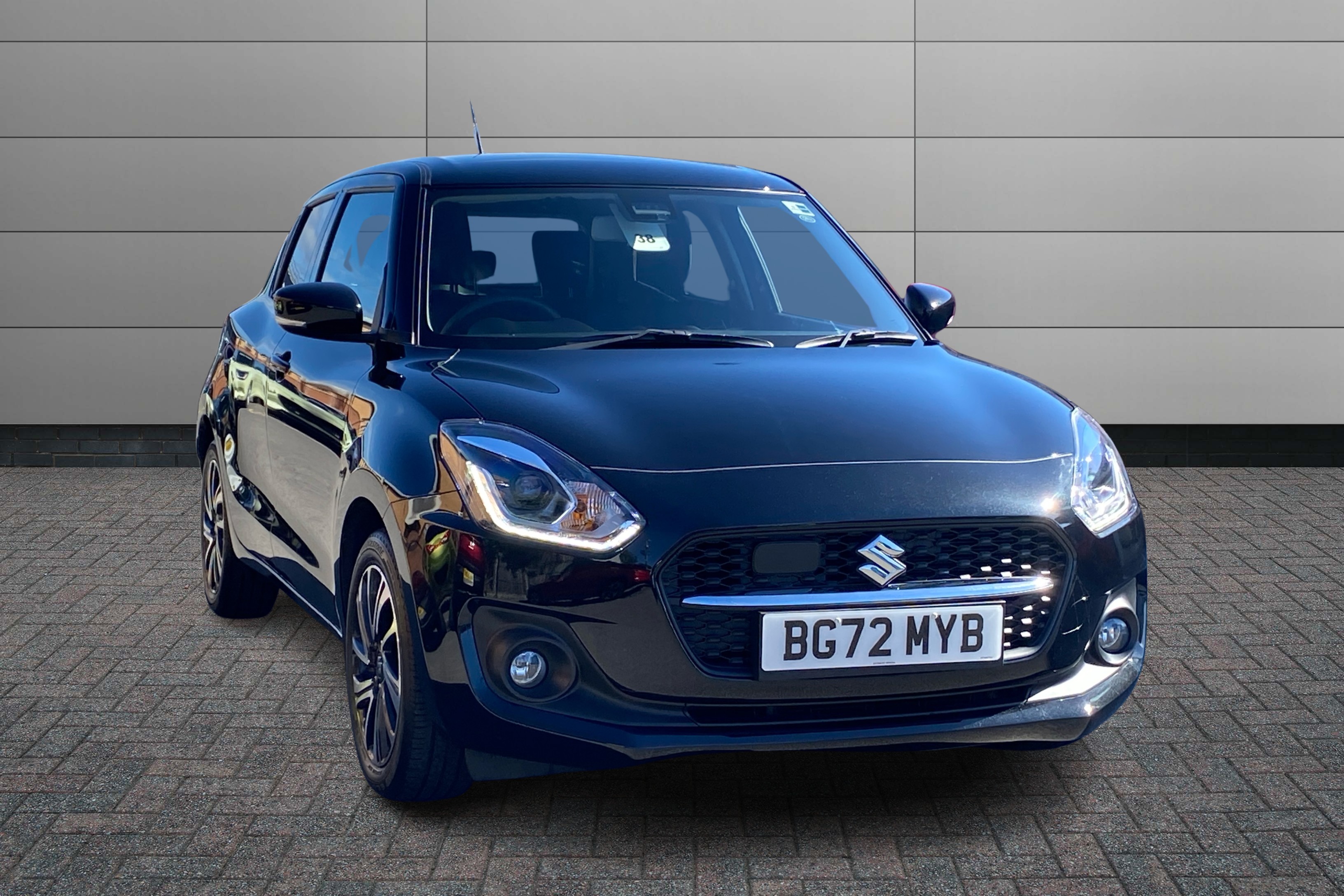 Main listing image - Suzuki Swift