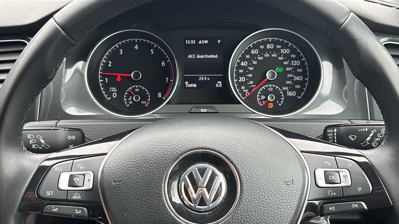 Main listing image - Volkswagen Golf