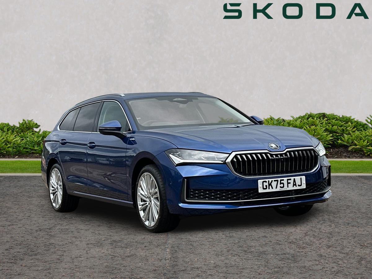 Main listing image - Skoda Superb Estate