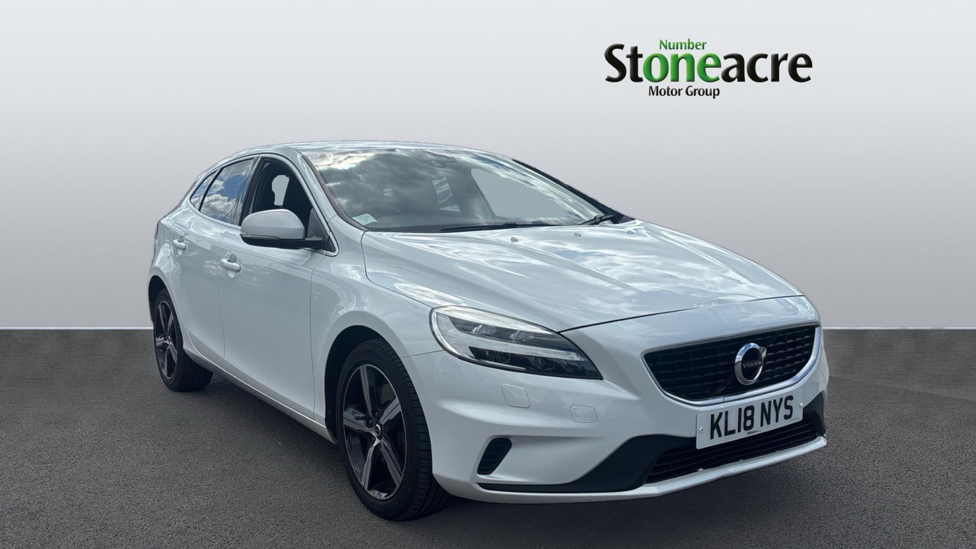 Main listing image - Volvo V40
