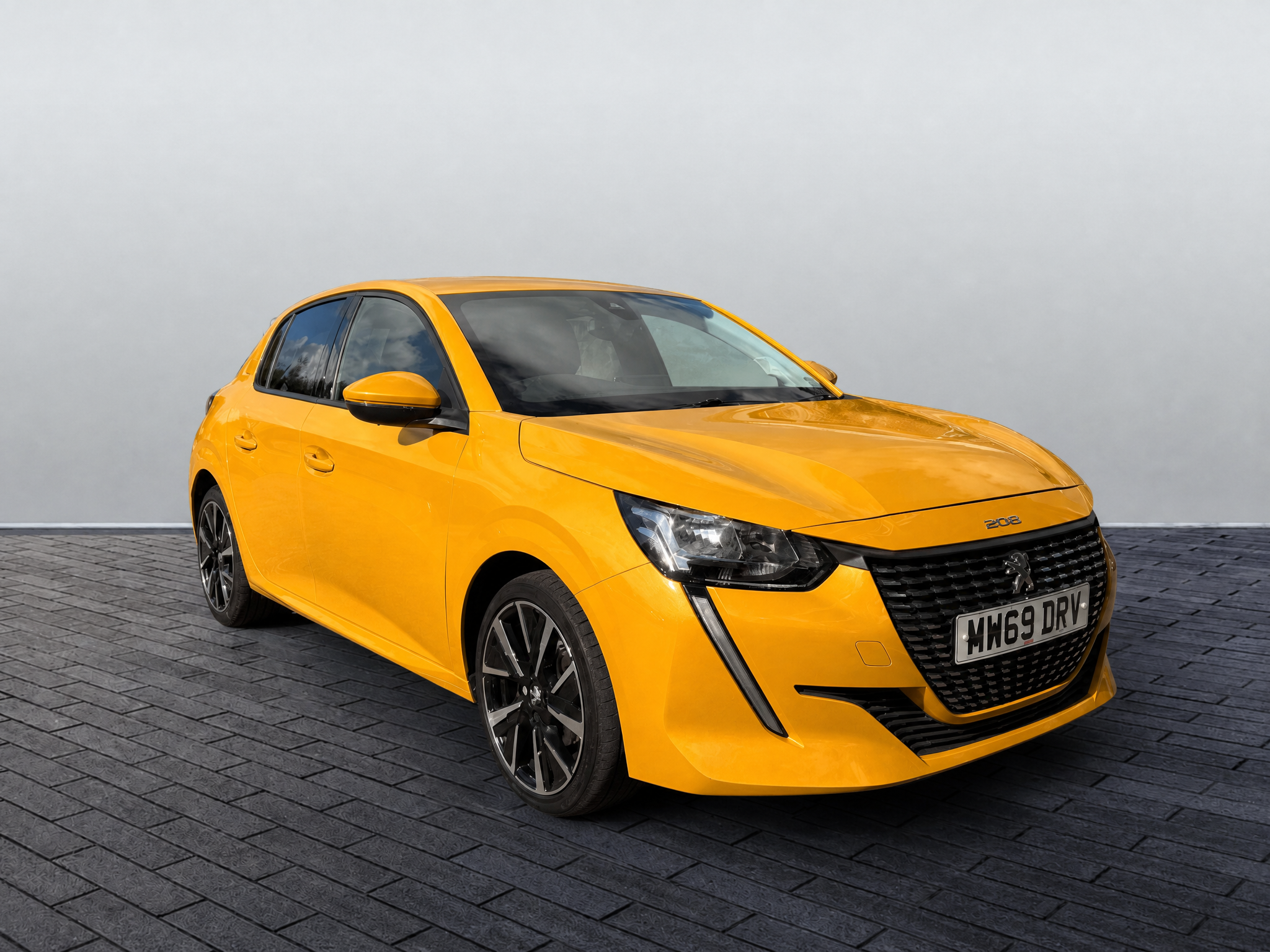 Main listing image - Peugeot 208
