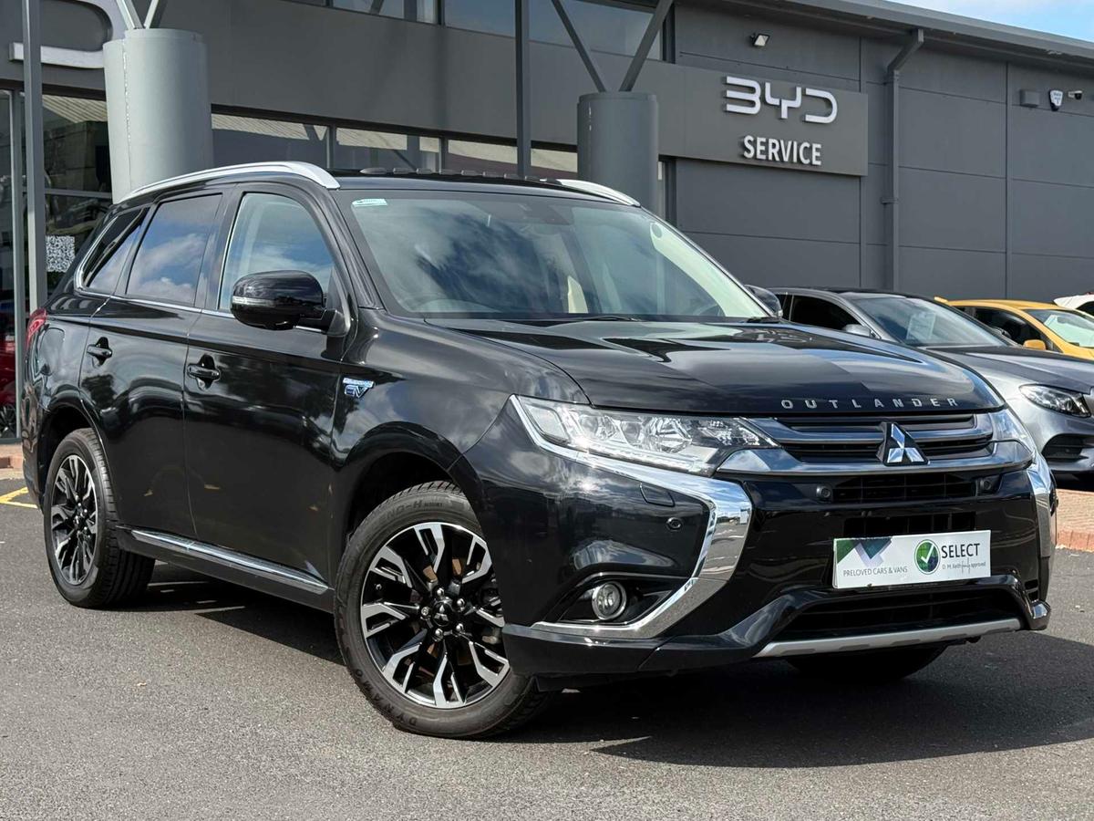 Main listing image - Mitsubishi Outlander