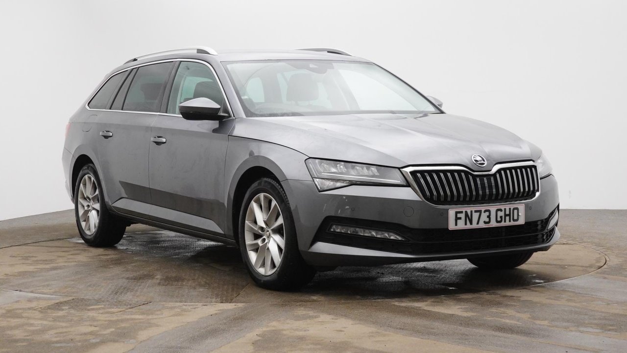 Main listing image - Skoda Superb Estate