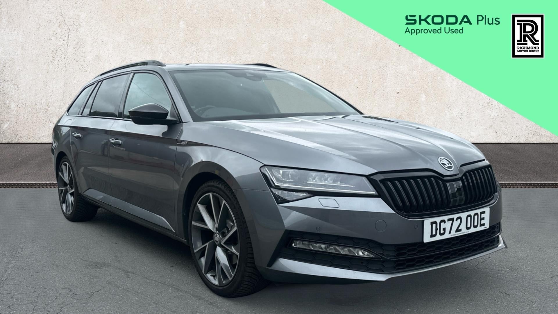 Main listing image - Skoda Superb Estate