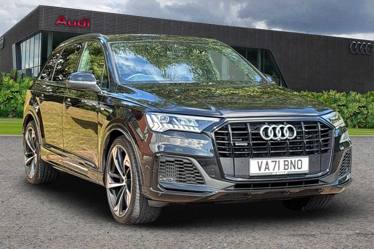 Main listing image - Audi Q7