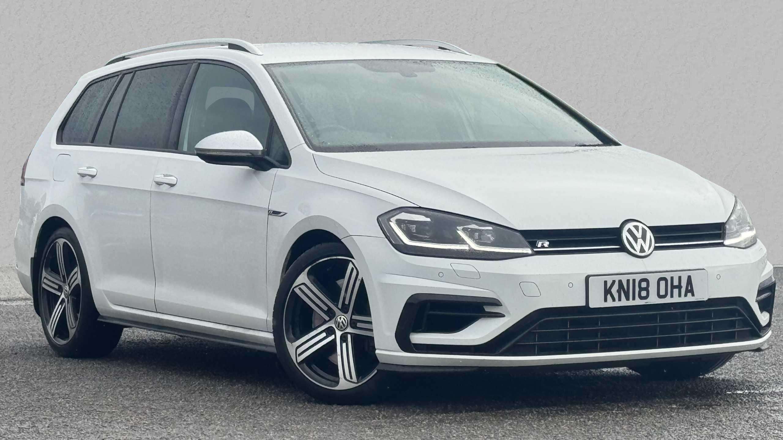 Main listing image - Volkswagen Golf Estate