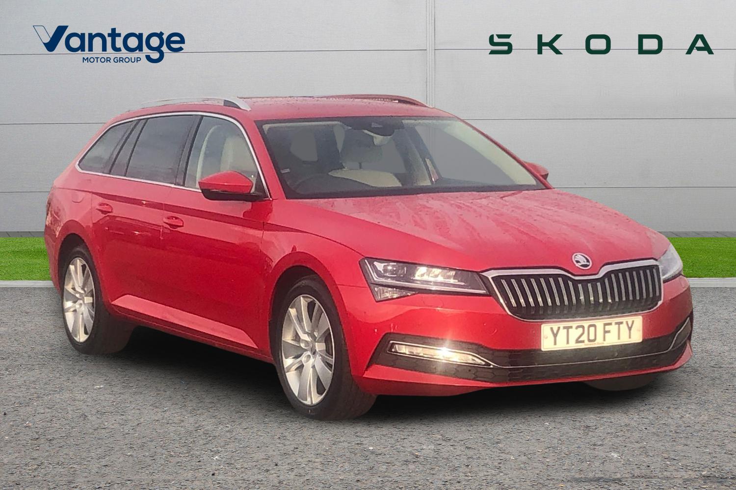 Main listing image - Skoda Superb Estate
