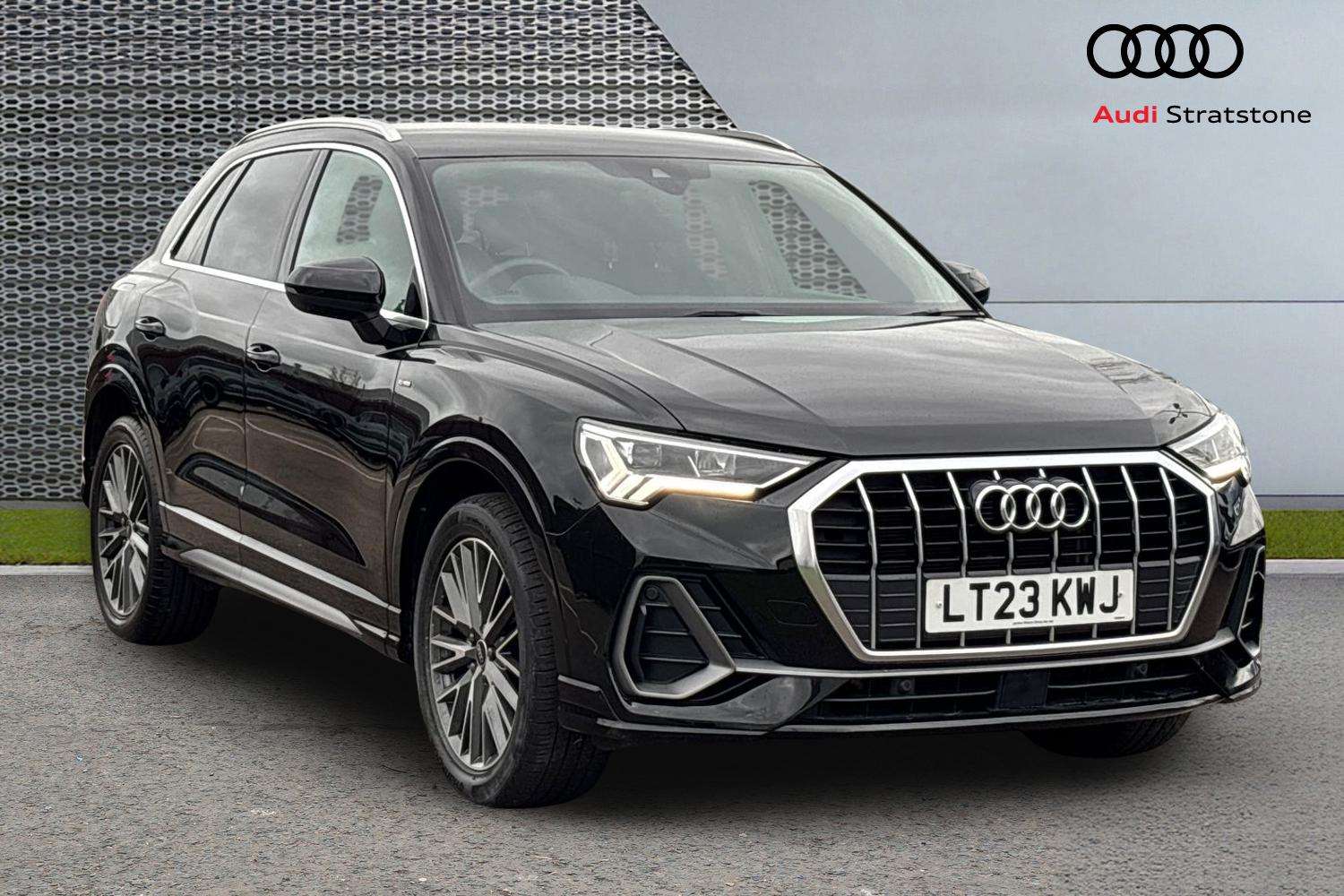 Main listing image - Audi Q3