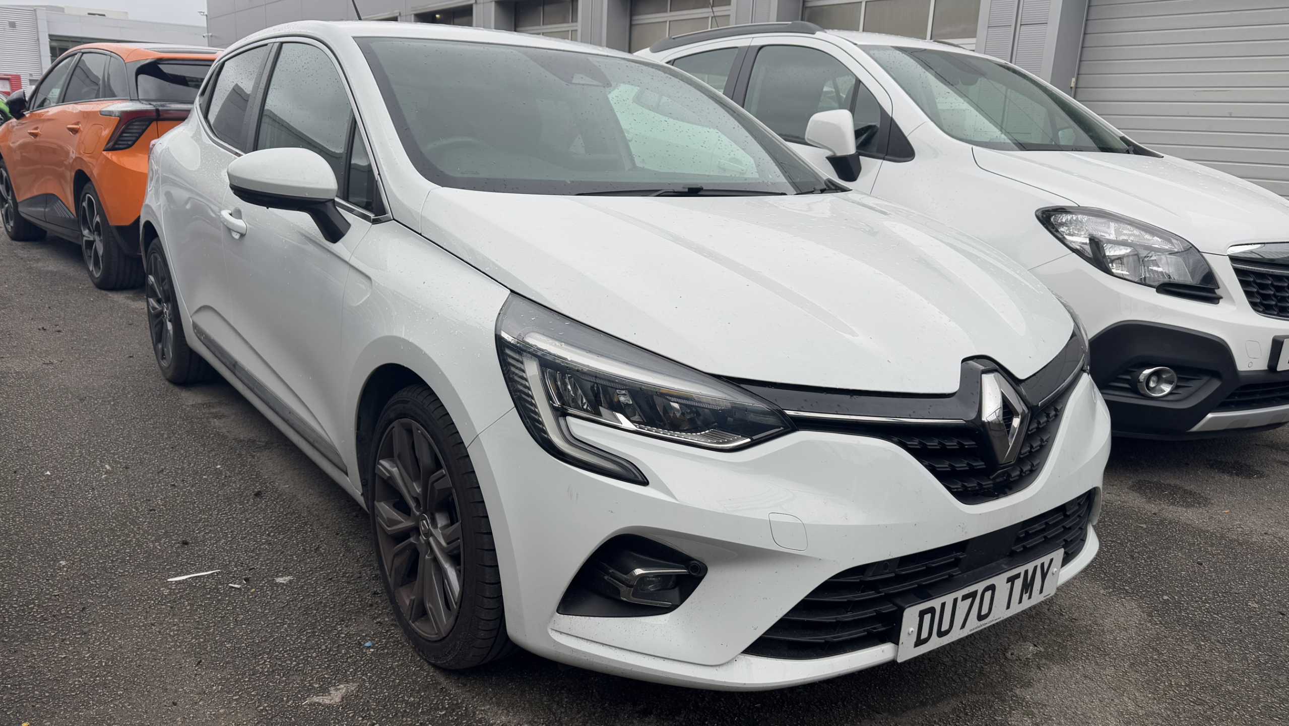 Main listing image - Renault Clio