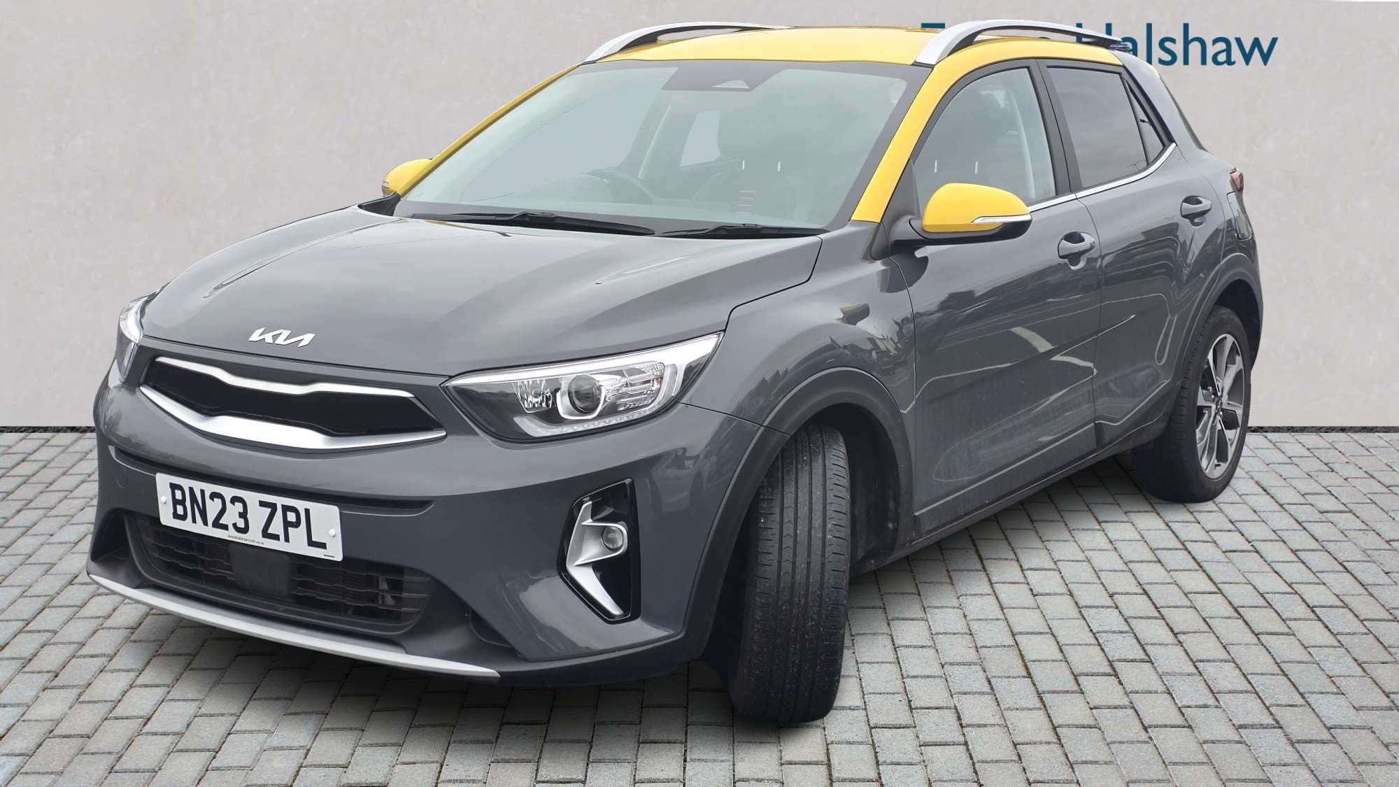 Main listing image - Kia Stonic