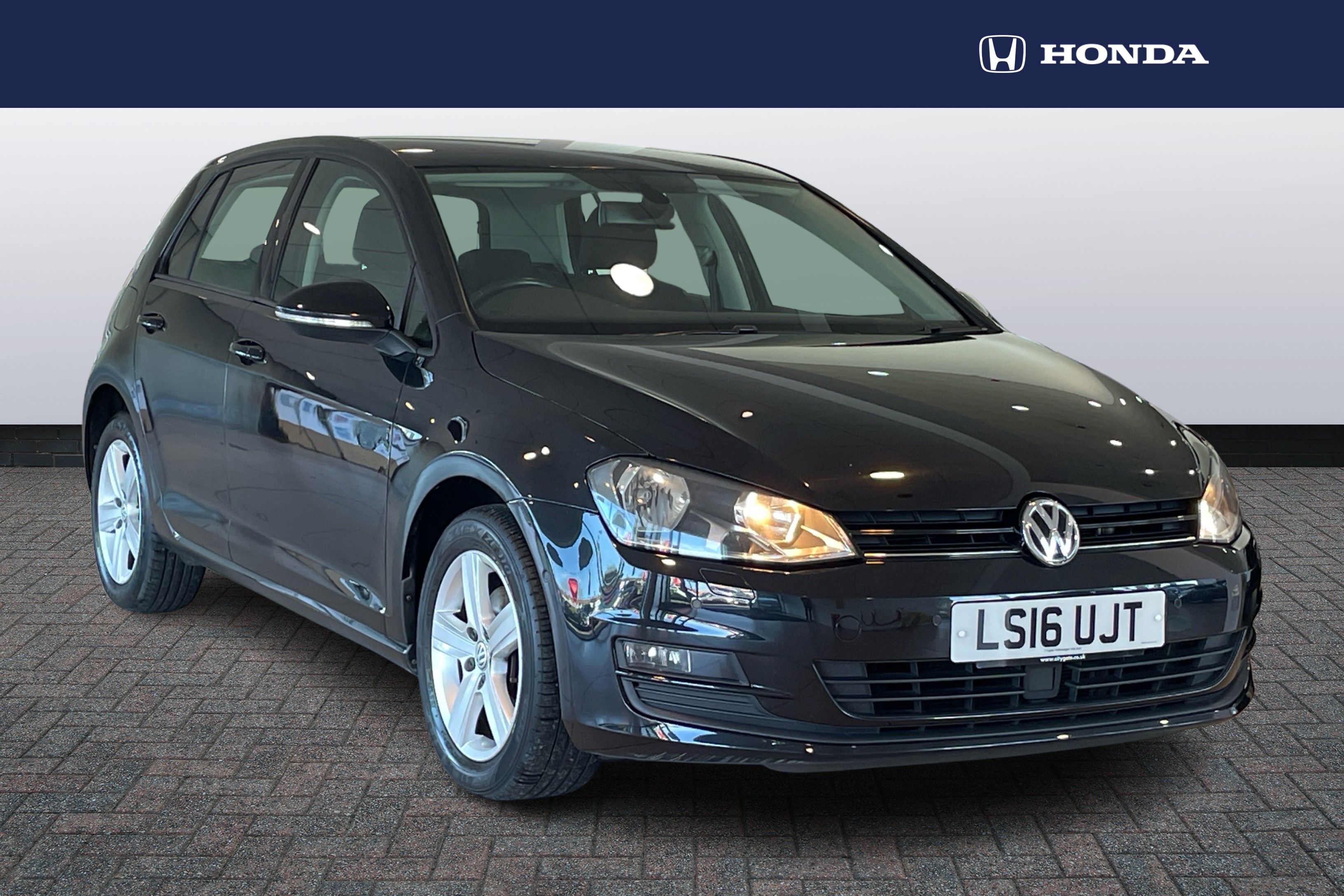 Main listing image - Volkswagen Golf