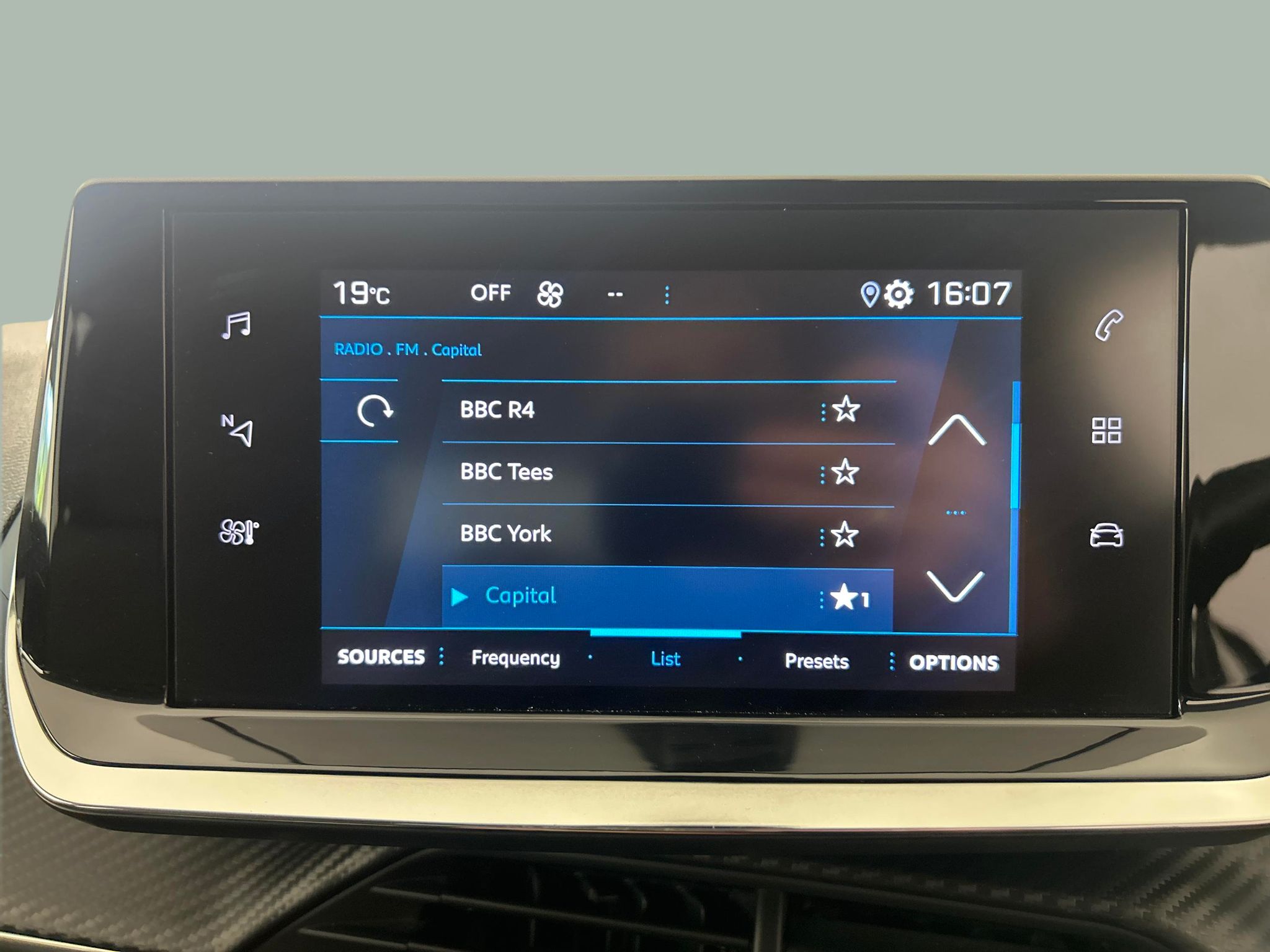 Main listing image - Peugeot 208