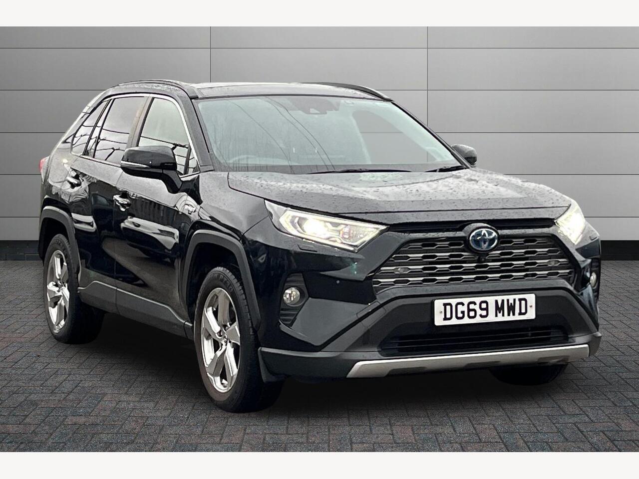 Main listing image - Toyota RAV4