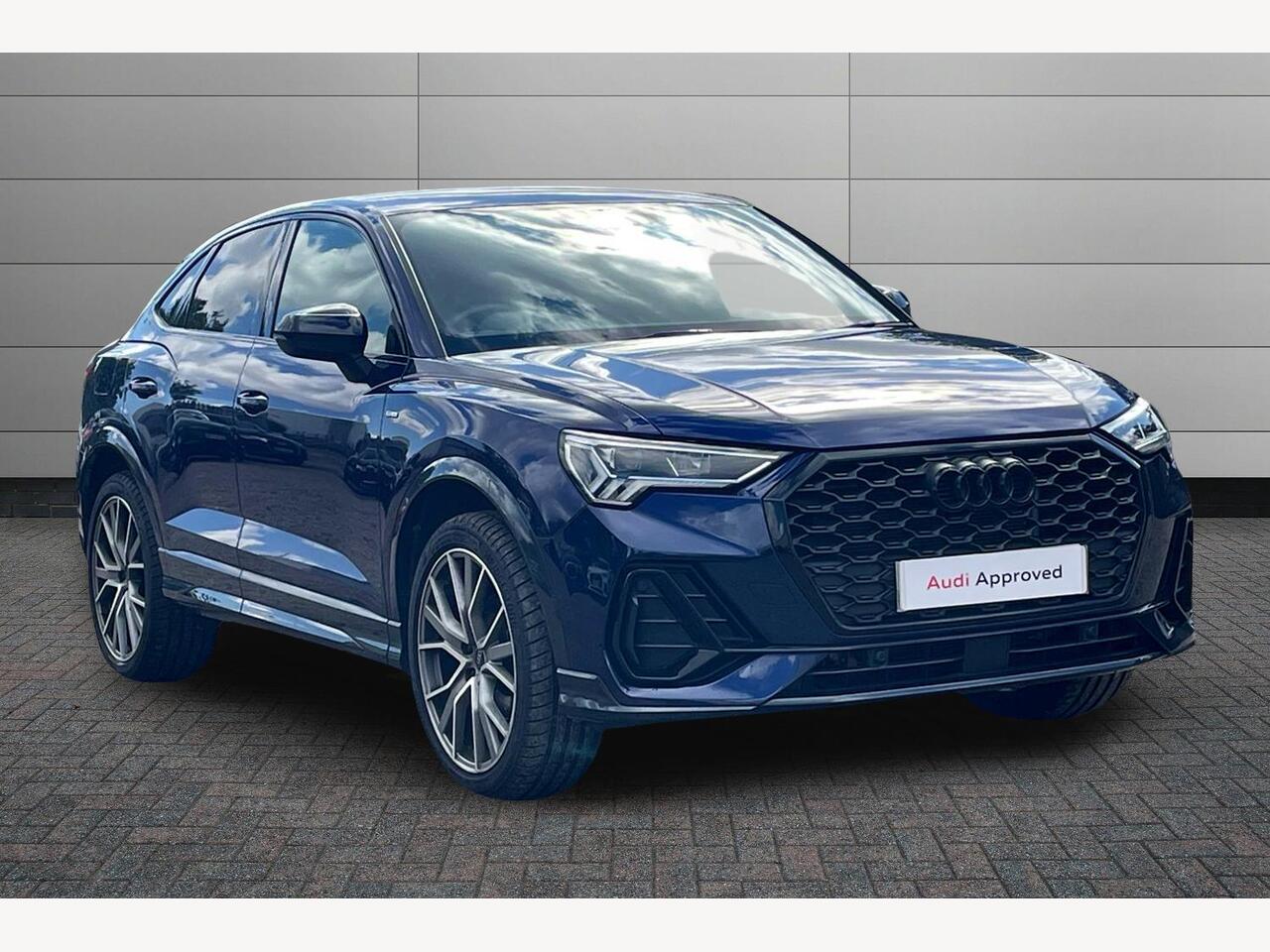 Main listing image - Audi Q3