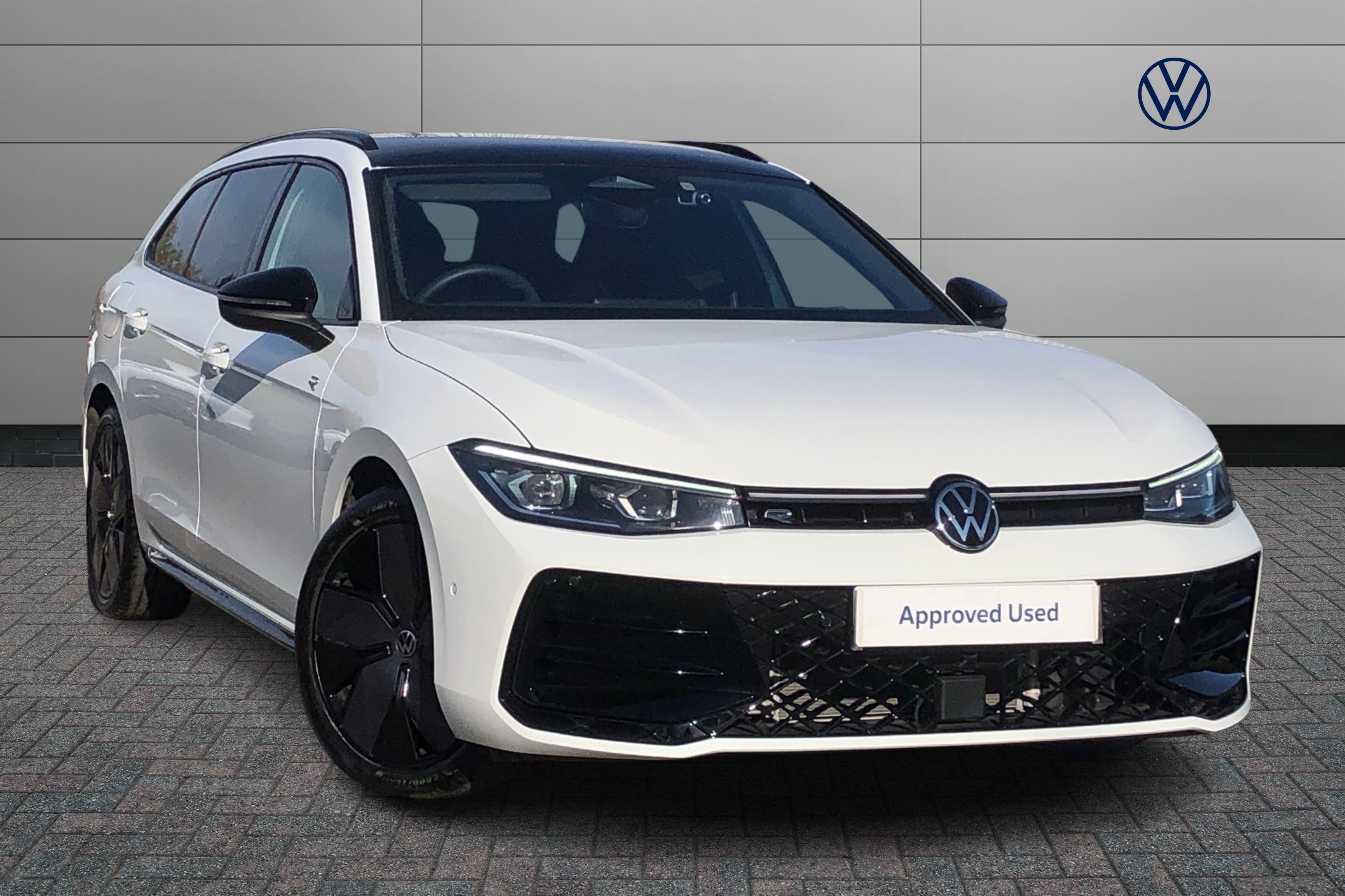 Main listing image - Volkswagen Passat Estate