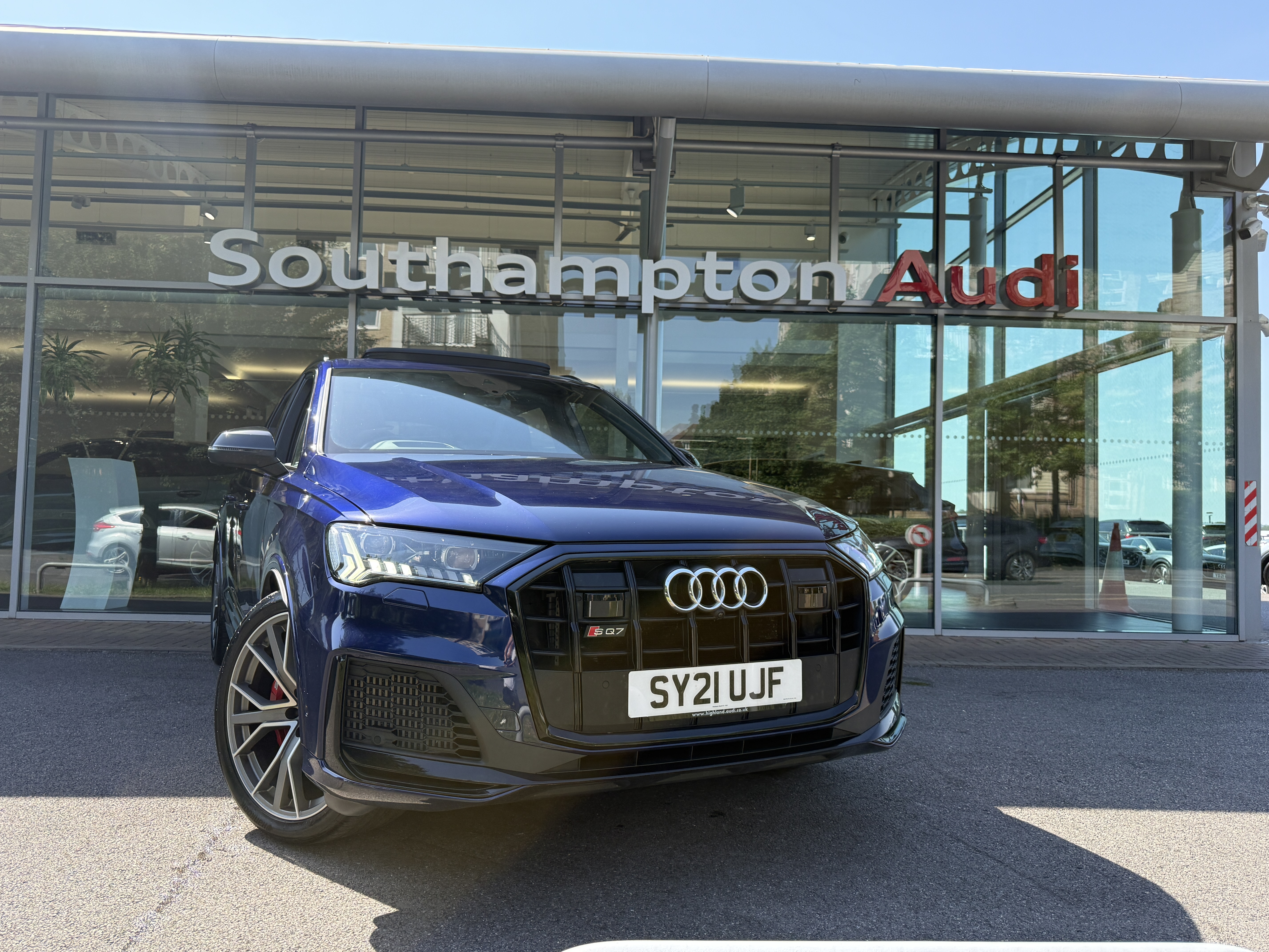 Main listing image - Audi Q7