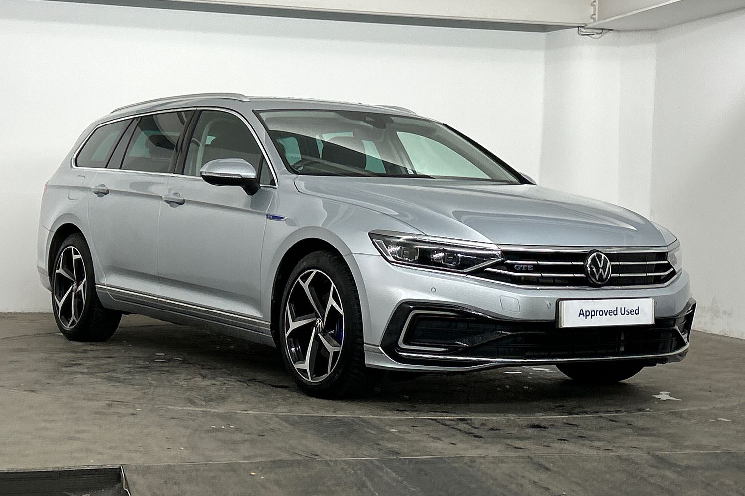 Main listing image - Volkswagen Passat GTE